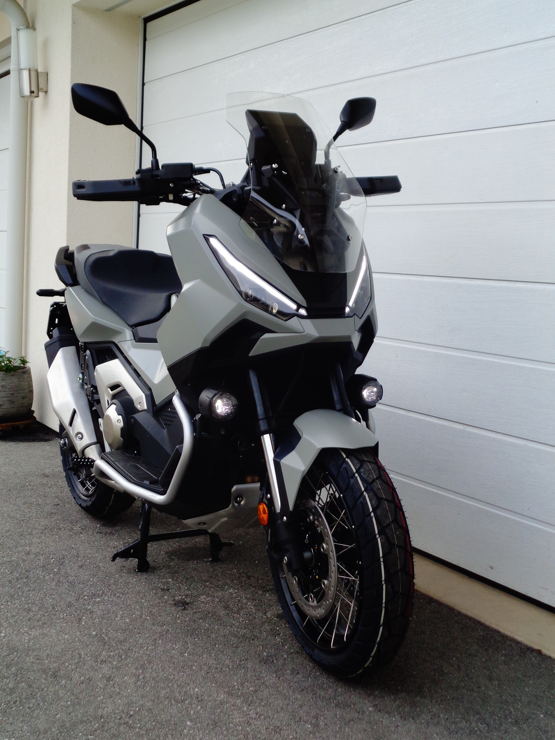 HONDA X-ADV 750-showroom-element-1