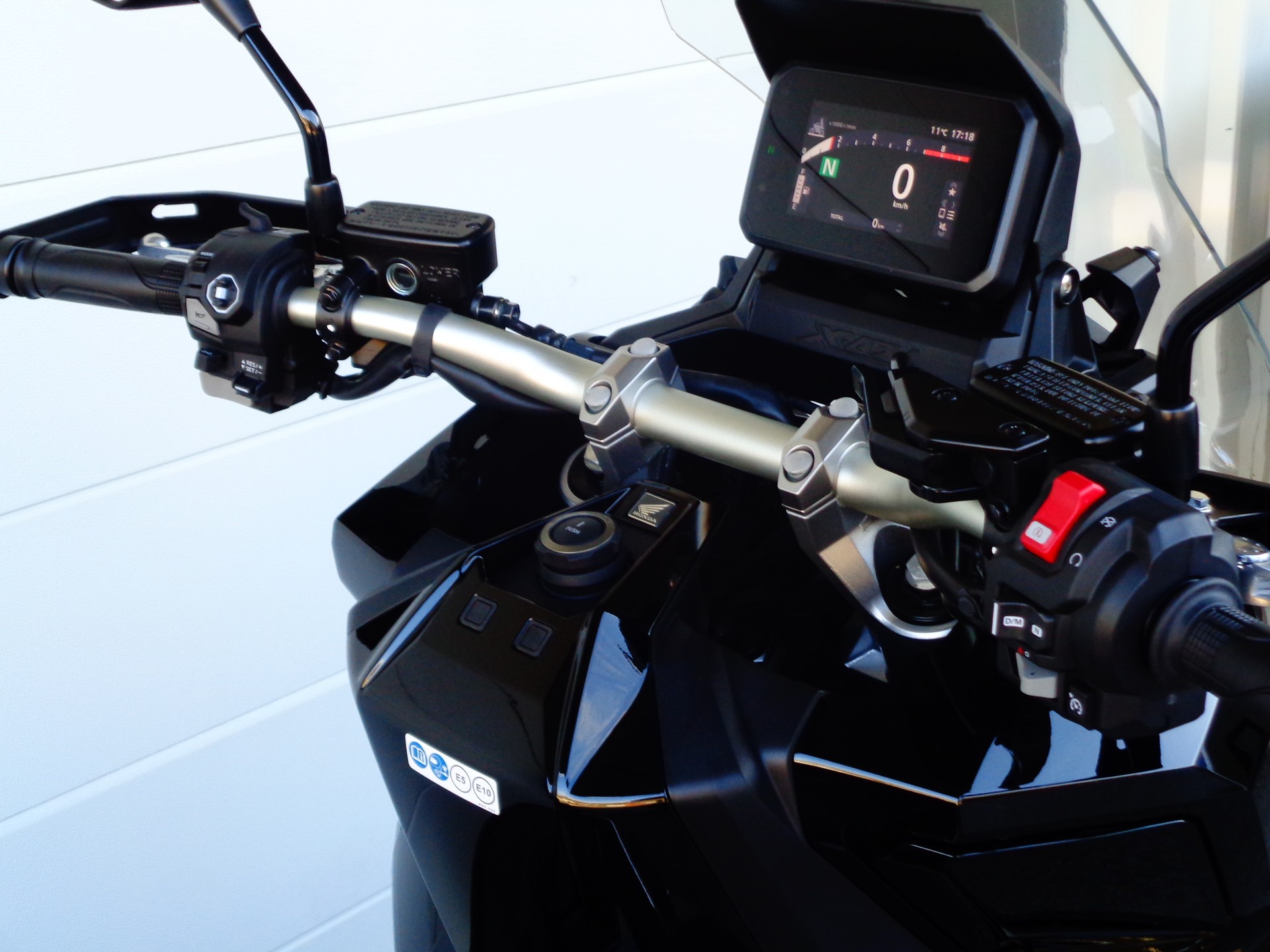 HONDA X-ADV 750-image-11