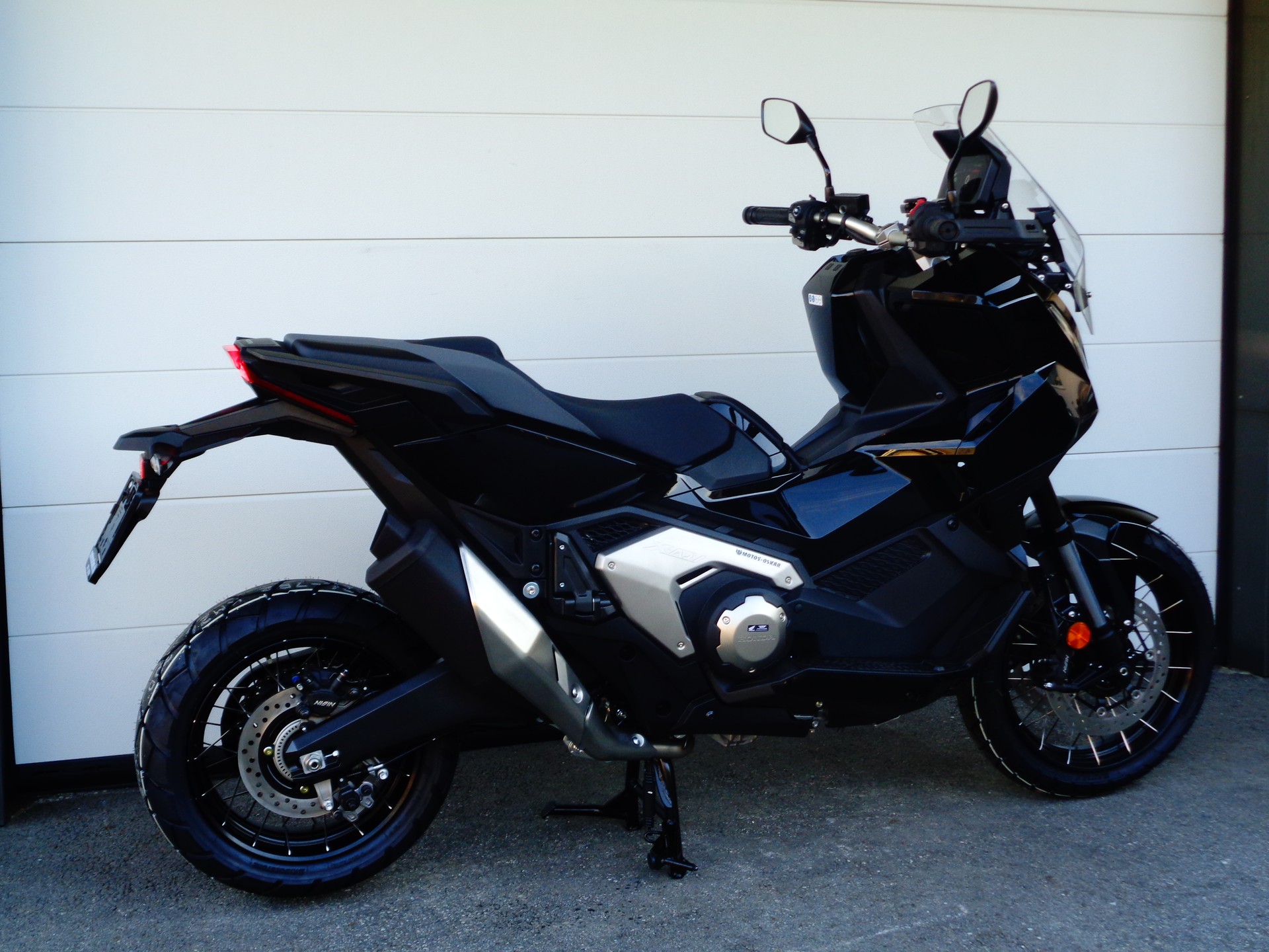 HONDA X-ADV 750-image-8