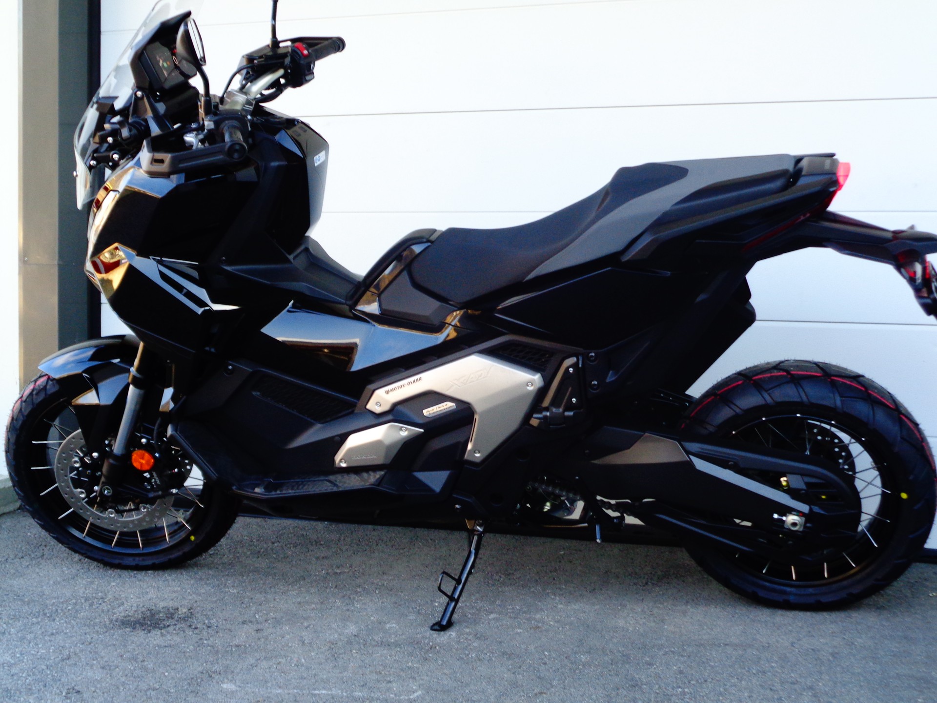 HONDA X-ADV 750-image-10
