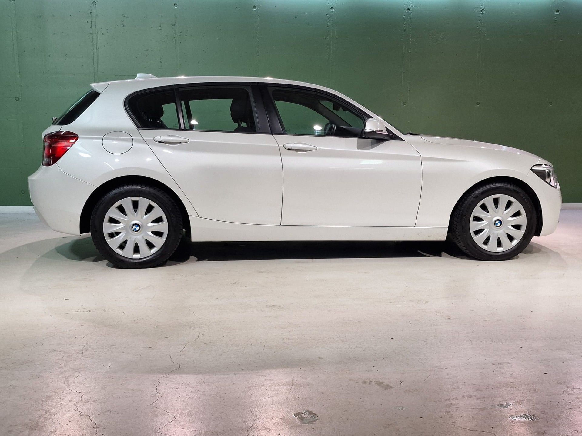 BMW 116i-image-2