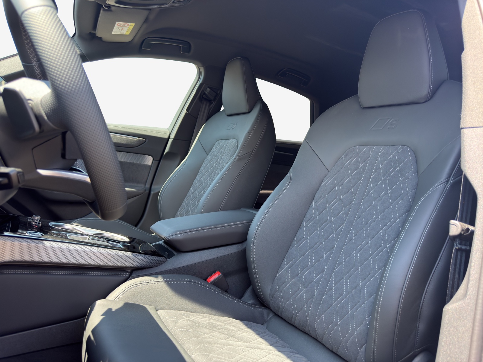 AUDI A6 Limousine e-hybrid quattro 220 kW S tronic-image-14
