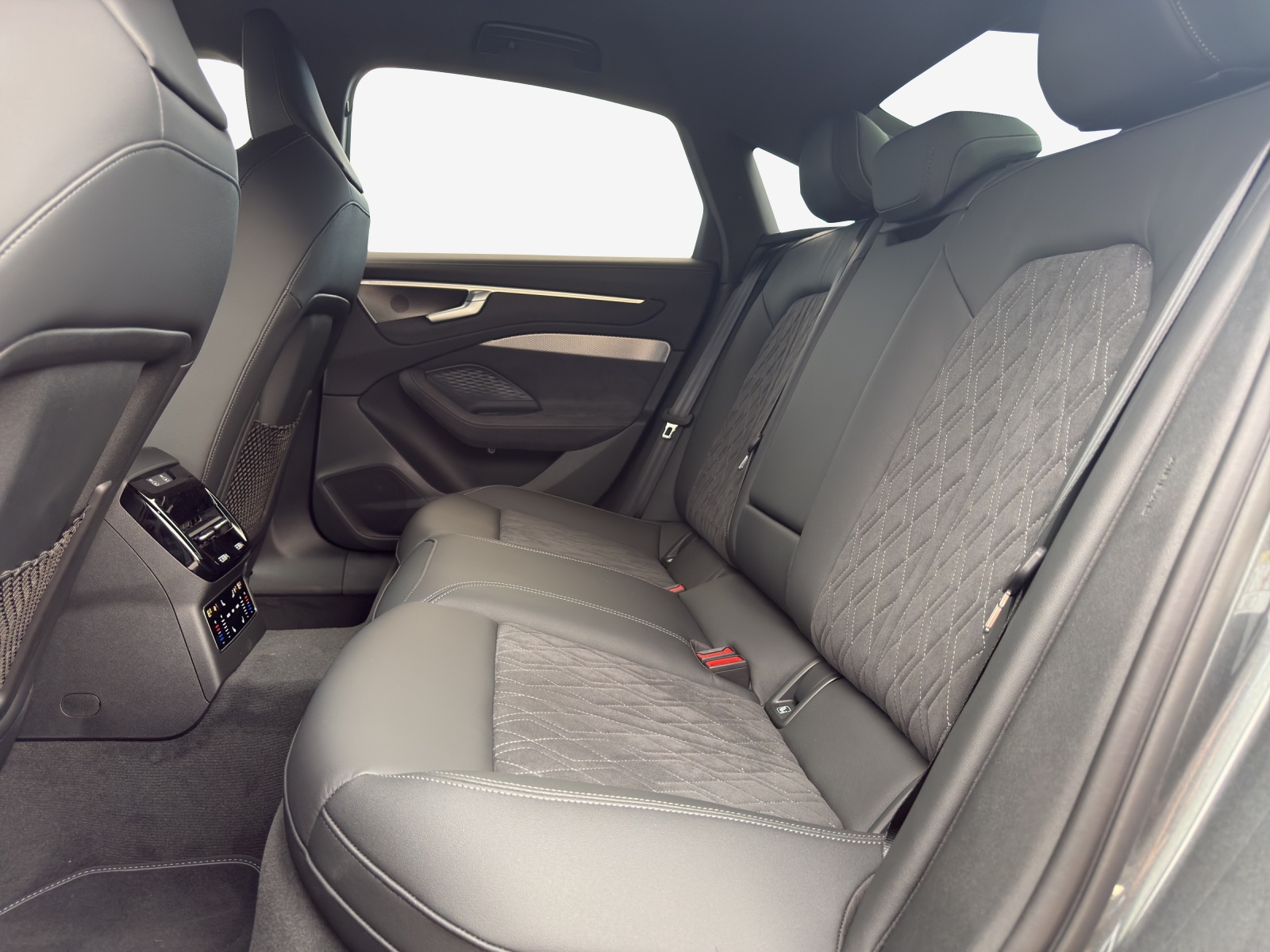 AUDI A6 Limousine e-hybrid quattro 220 kW S tronic-image-11