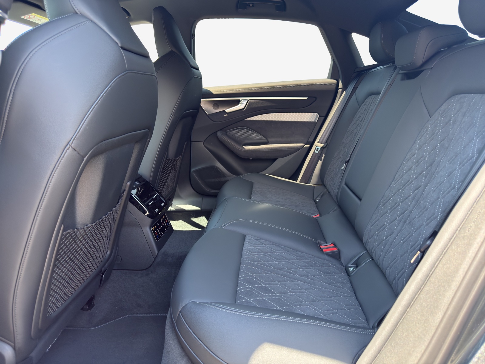 AUDI A6 Limousine e-hybrid quattro 220 kW S tronic-image-11