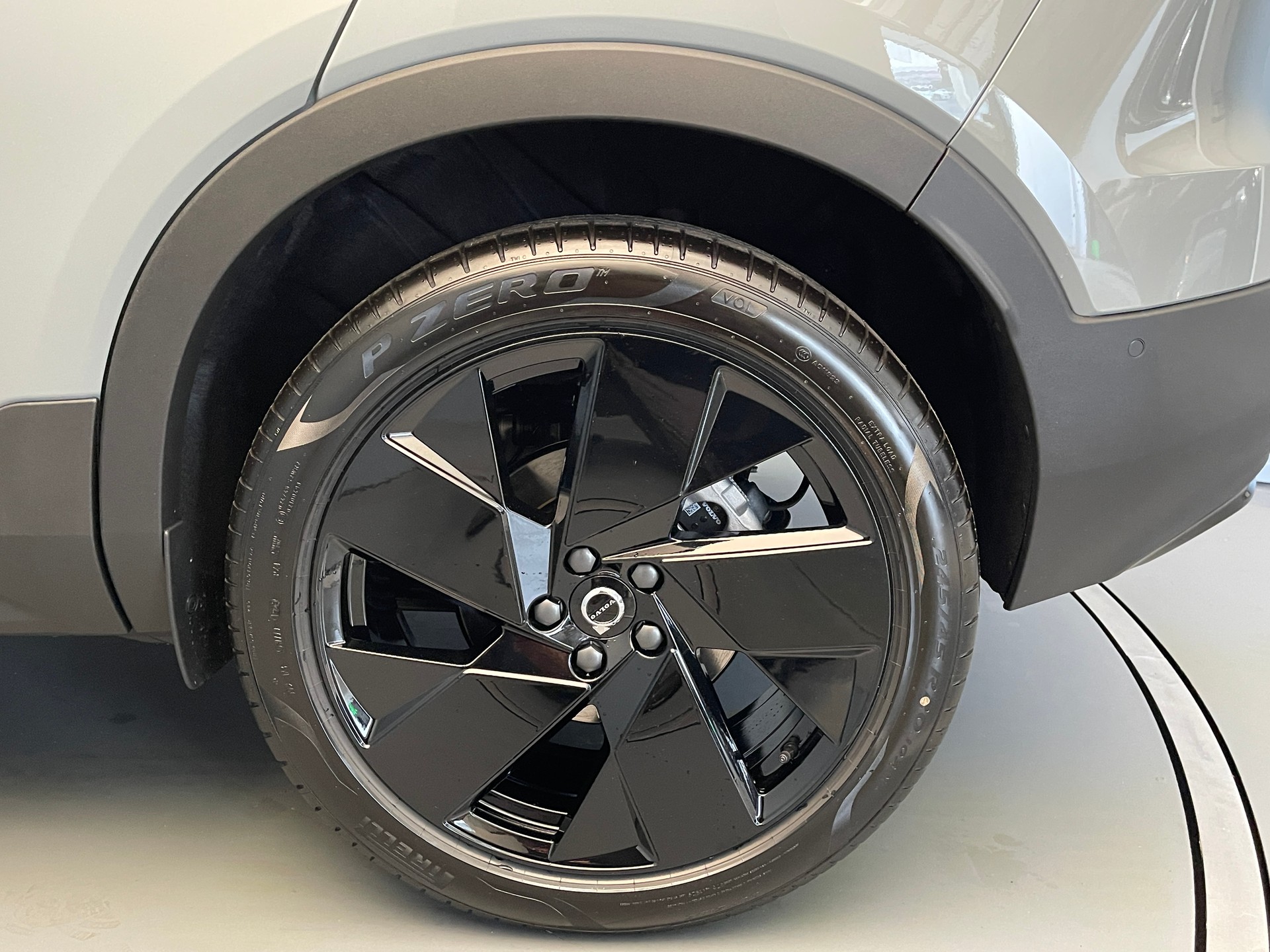 VOLVO XC40 2.0 B4 MH Black Edition-image-5