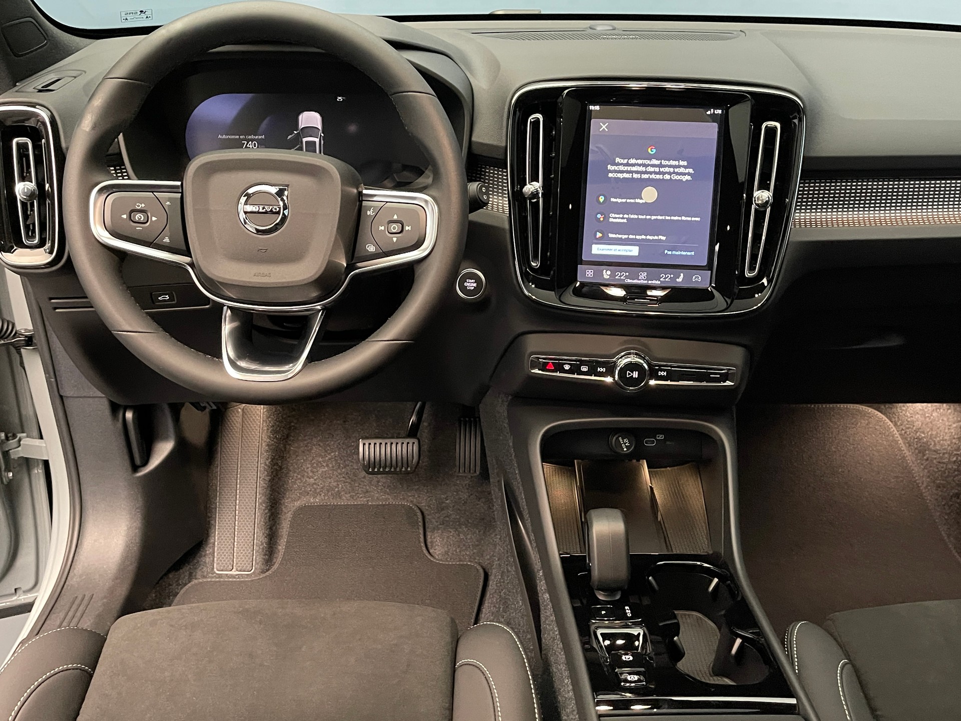 VOLVO XC40 2.0 B4 MH Black Edition-image-11