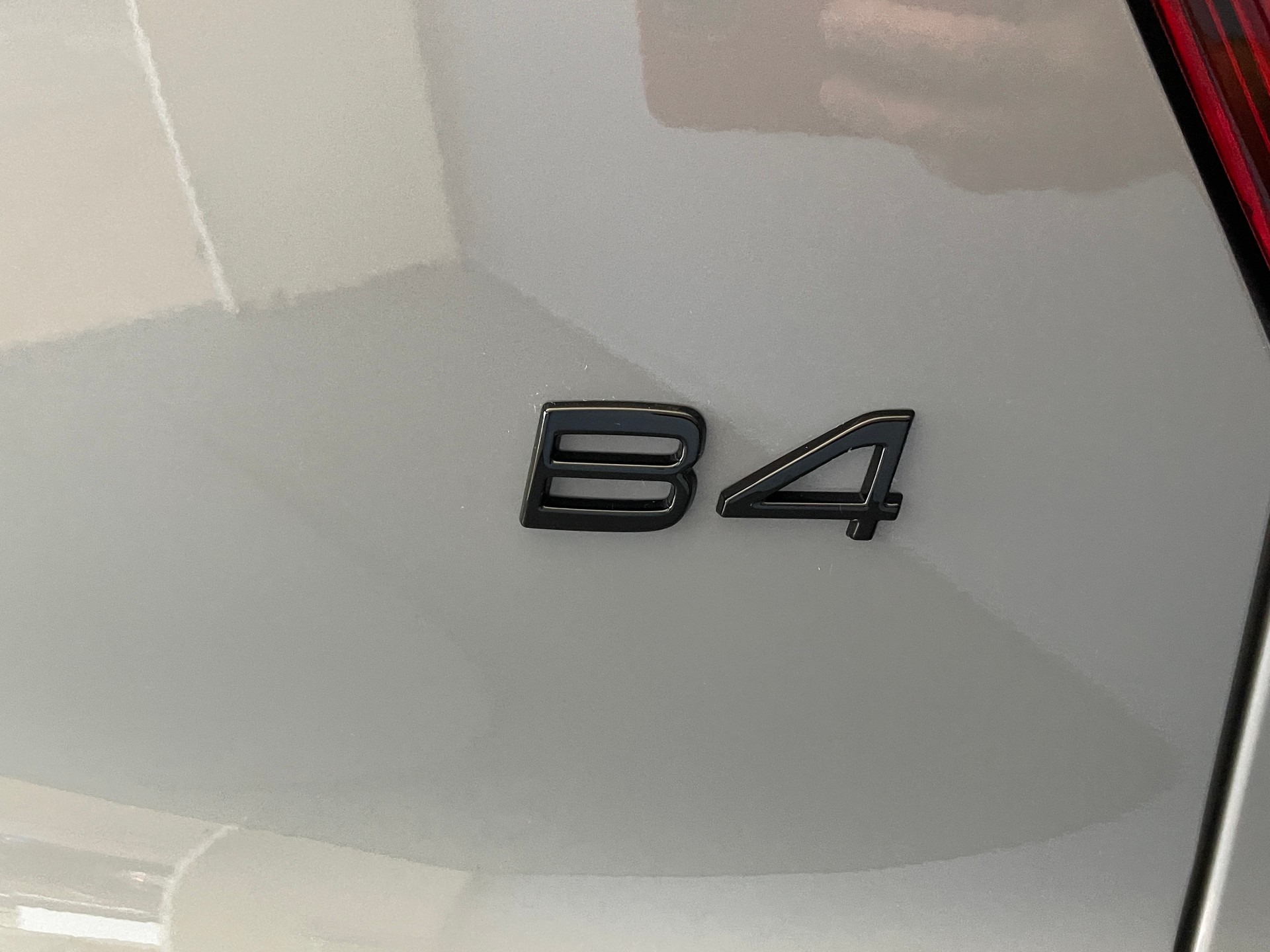VOLVO XC40 2.0 B4 MH Black Edition-image-6