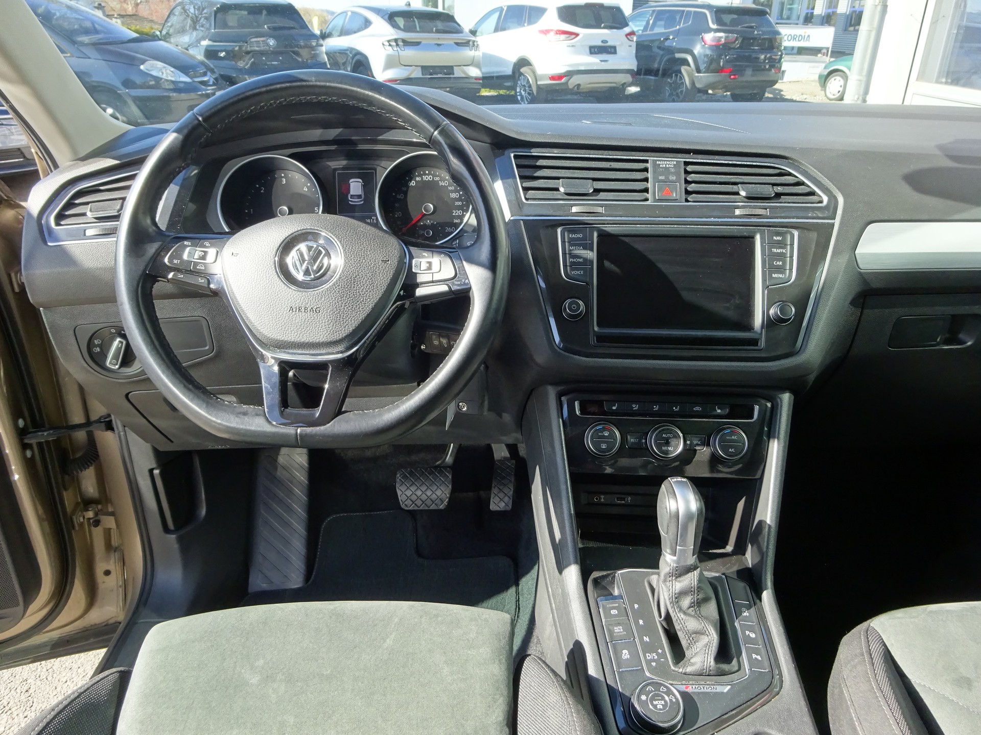 VW Tiguan 2.0 TDI SCR Sound 4Motion DSG-image-10