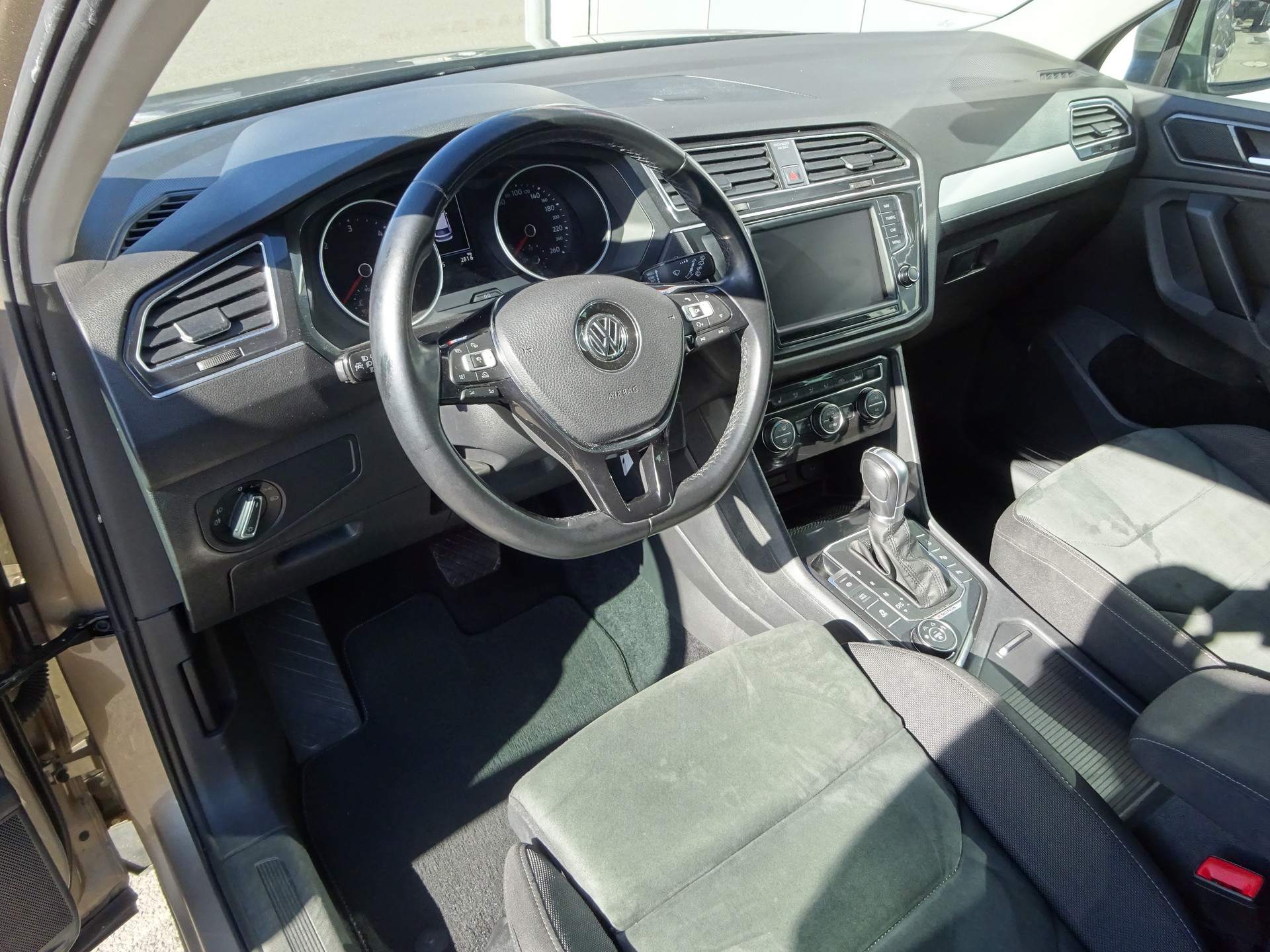 VW Tiguan 2.0 TDI SCR Sound 4Motion DSG-image-9