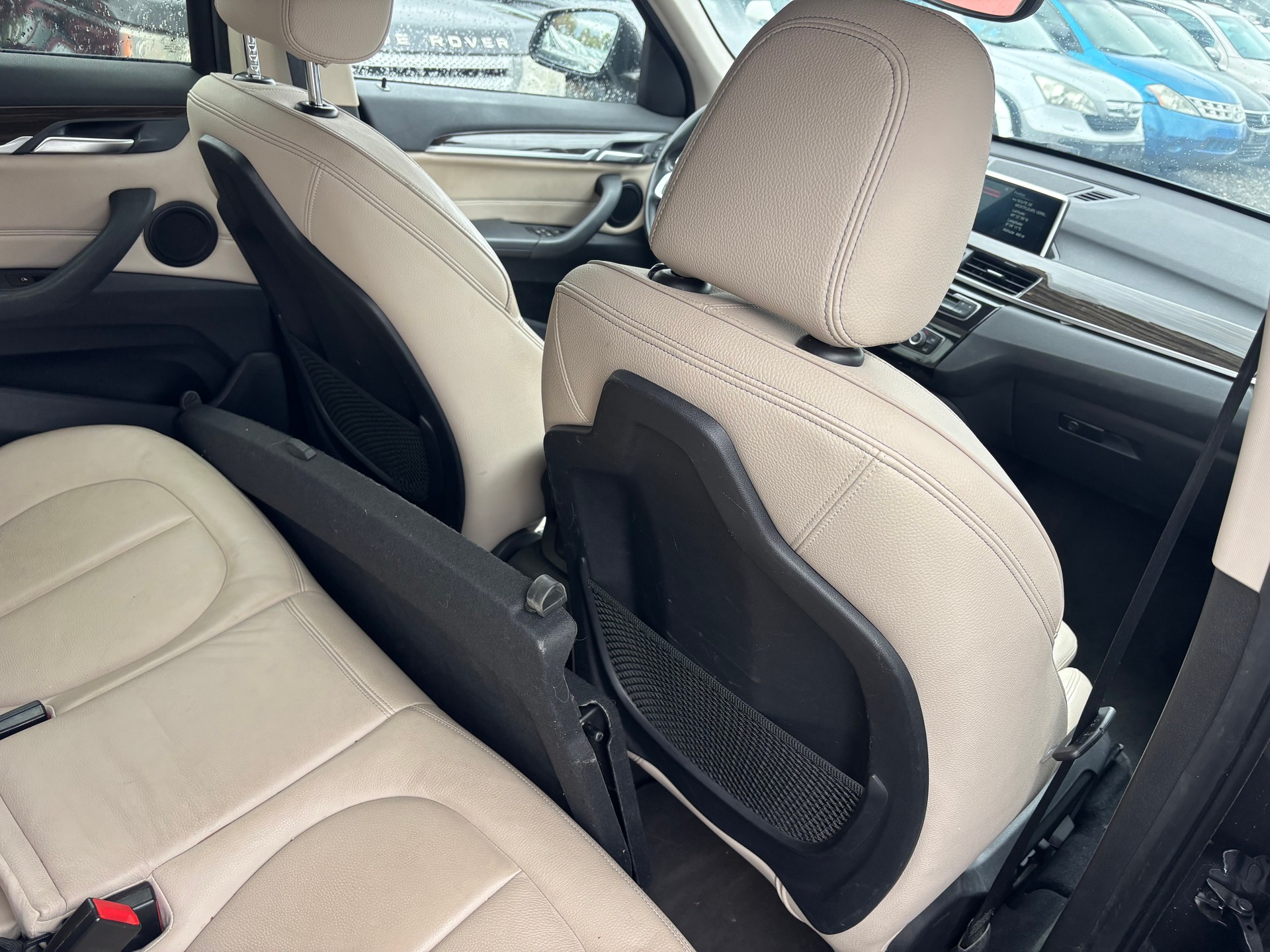 BMW X1 xDrive 20i Steptronic-image-6