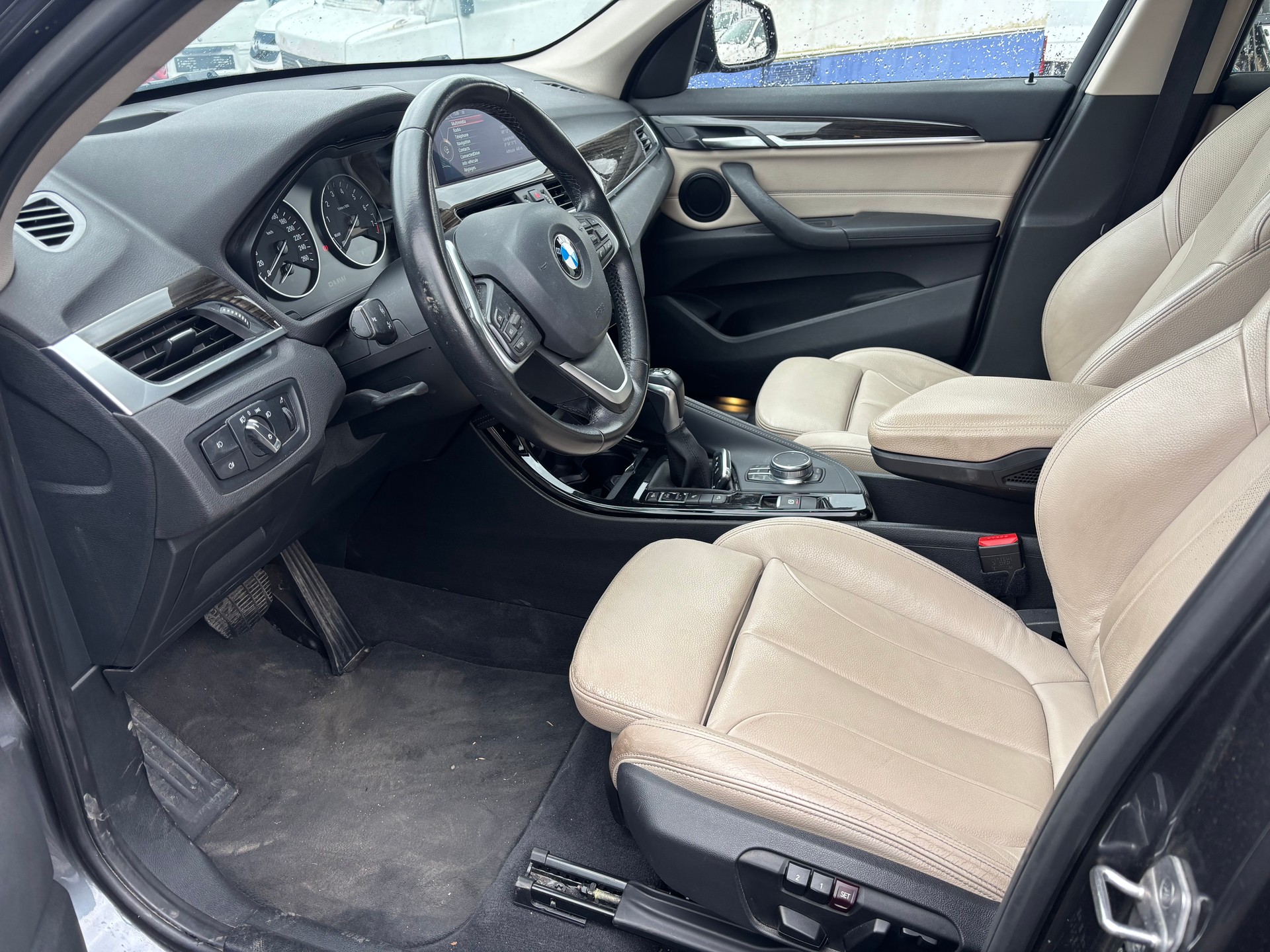 BMW X1 xDrive 20i Steptronic-image-8