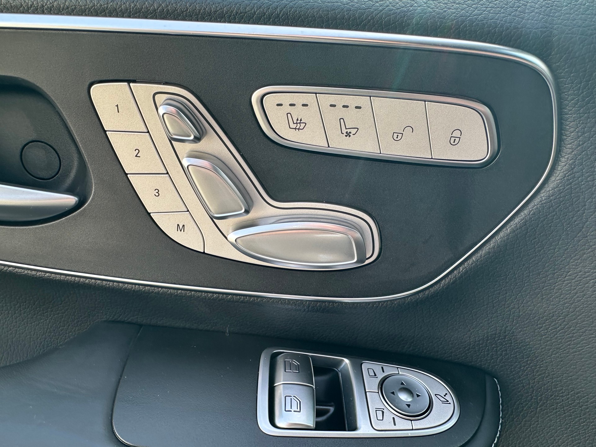 MERCEDES-BENZ V 300 d lang Avantgarde 4Matic 9G-Tronic-image-11