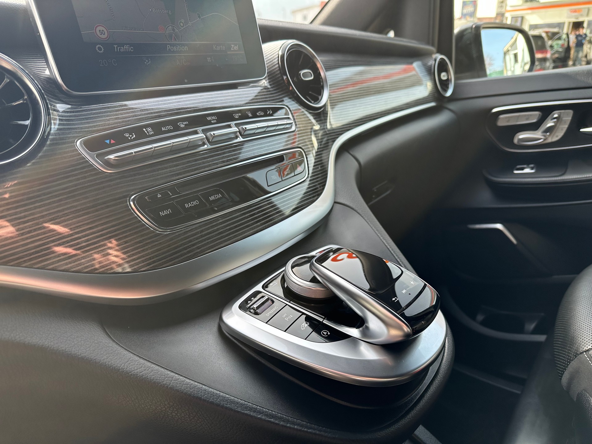 MERCEDES-BENZ V 300 d lang Avantgarde 4Matic 9G-Tronic-image-9