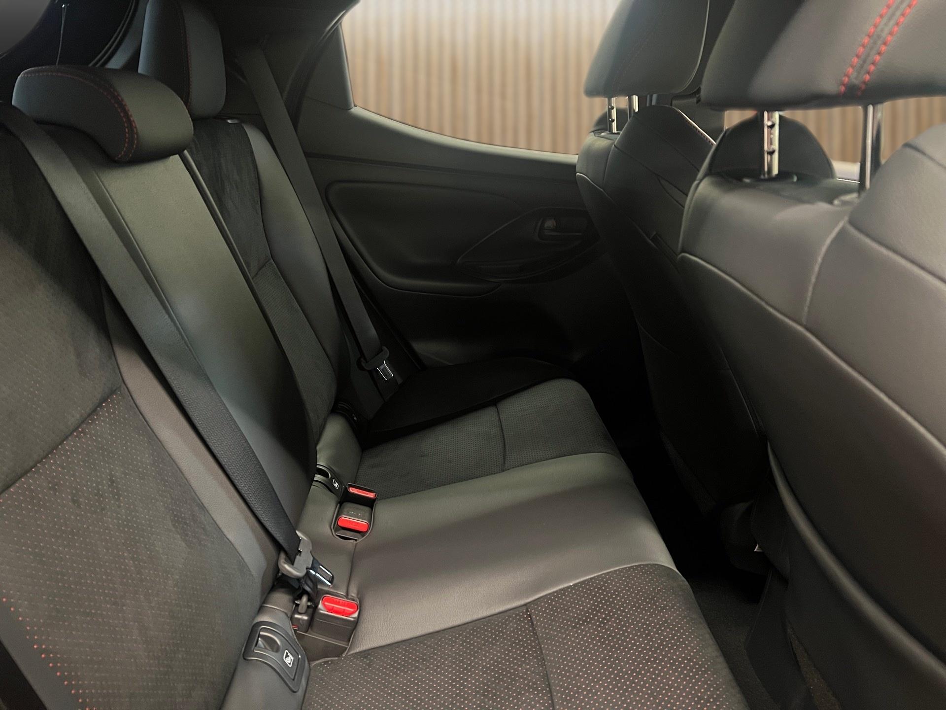 TOYOTA Yaris 1.5 GR Sport e-CVT-image-12