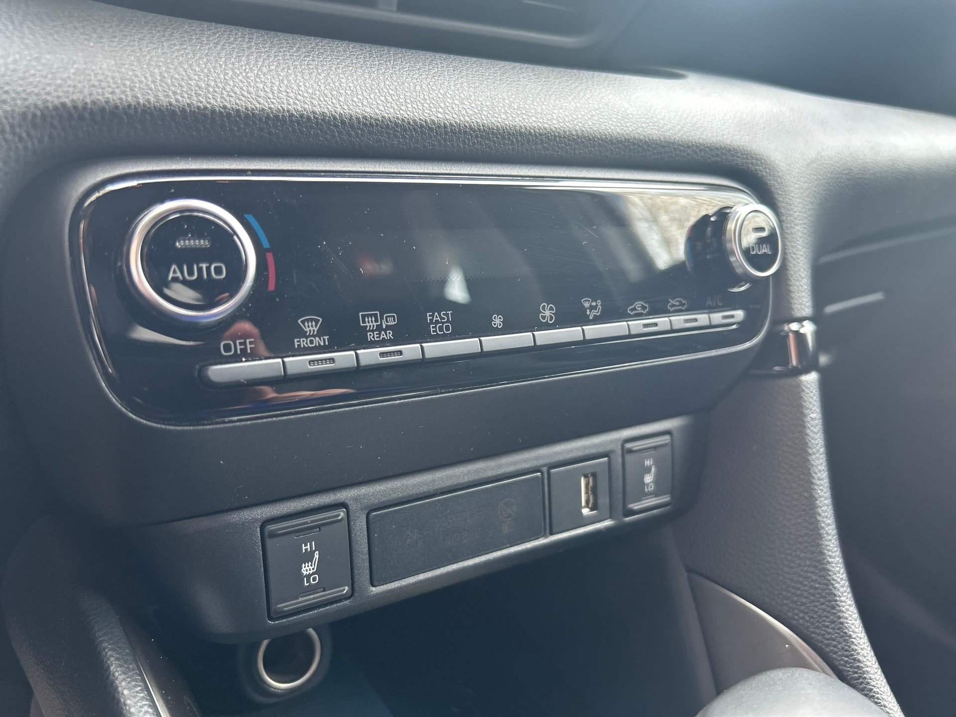 TOYOTA Yaris 1.5 GR Sport e-CVT-image-9