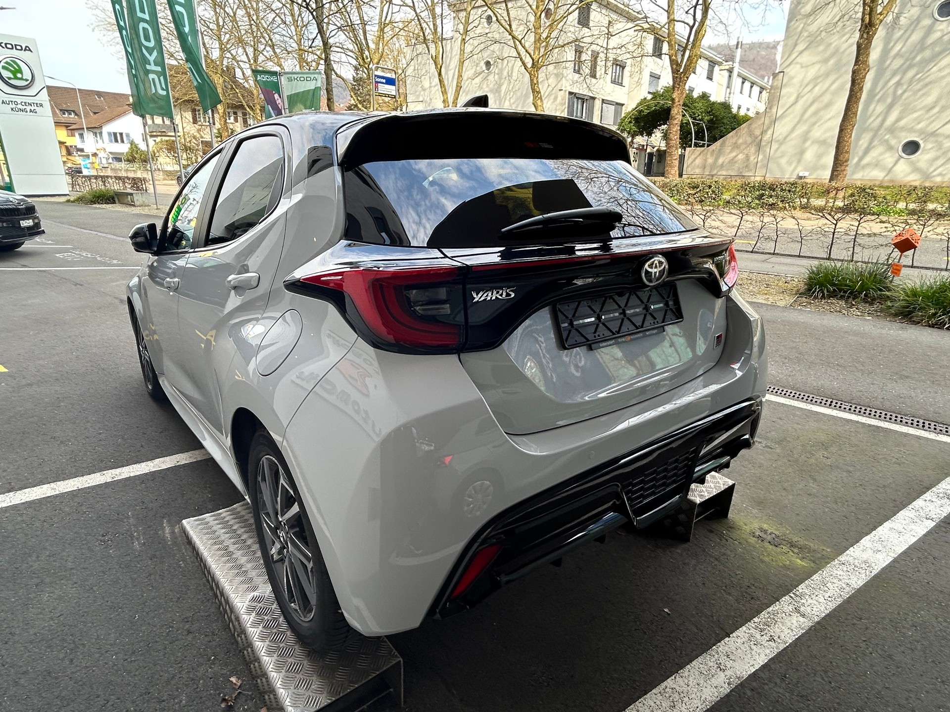 TOYOTA Yaris 1.5 GR Sport e-CVT-image-3