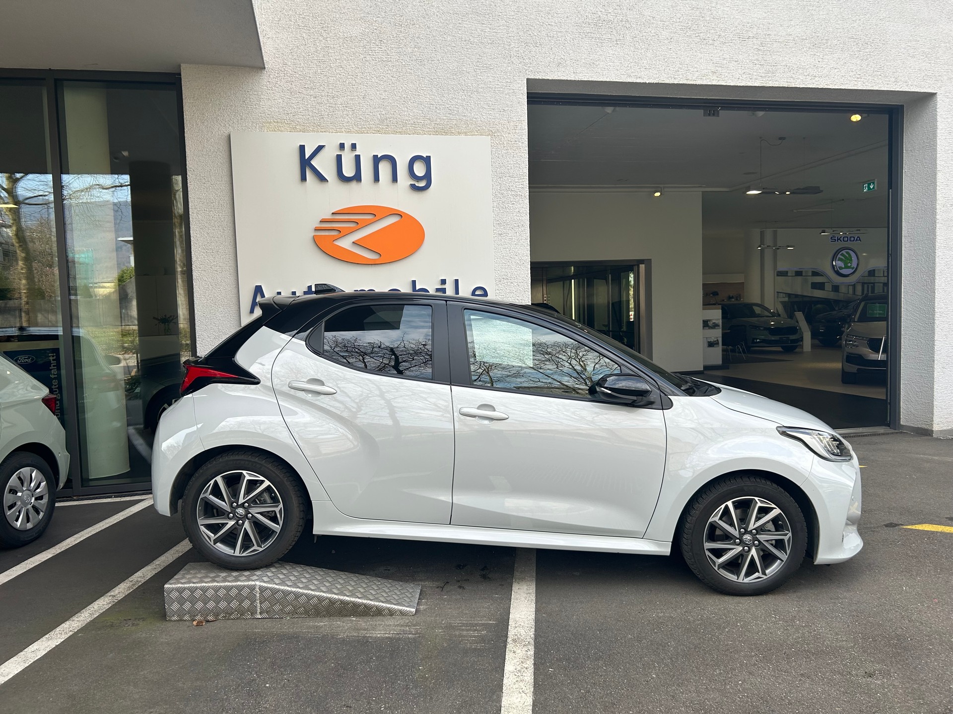 TOYOTA Yaris 1.5 GR Sport e-CVT-image-1