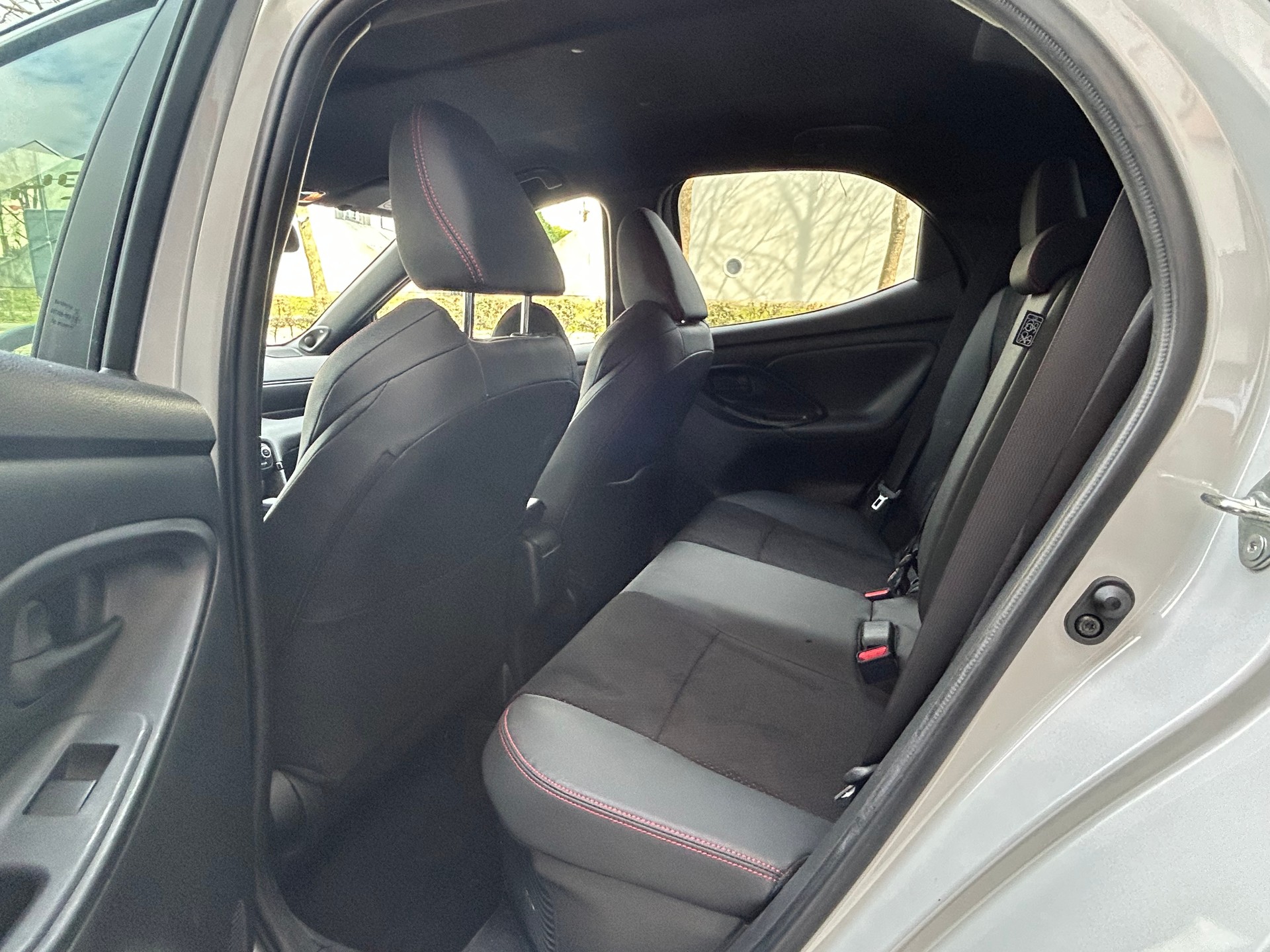 TOYOTA Yaris 1.5 GR Sport e-CVT-image-5