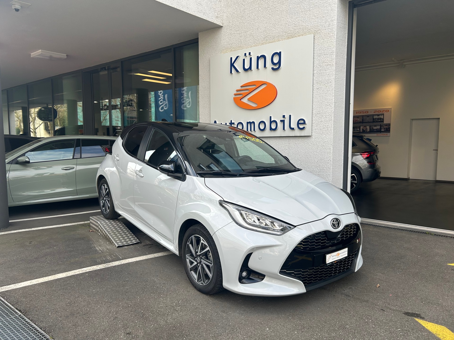 TOYOTA Yaris 1.5 GR Sport e-CVT-image-0