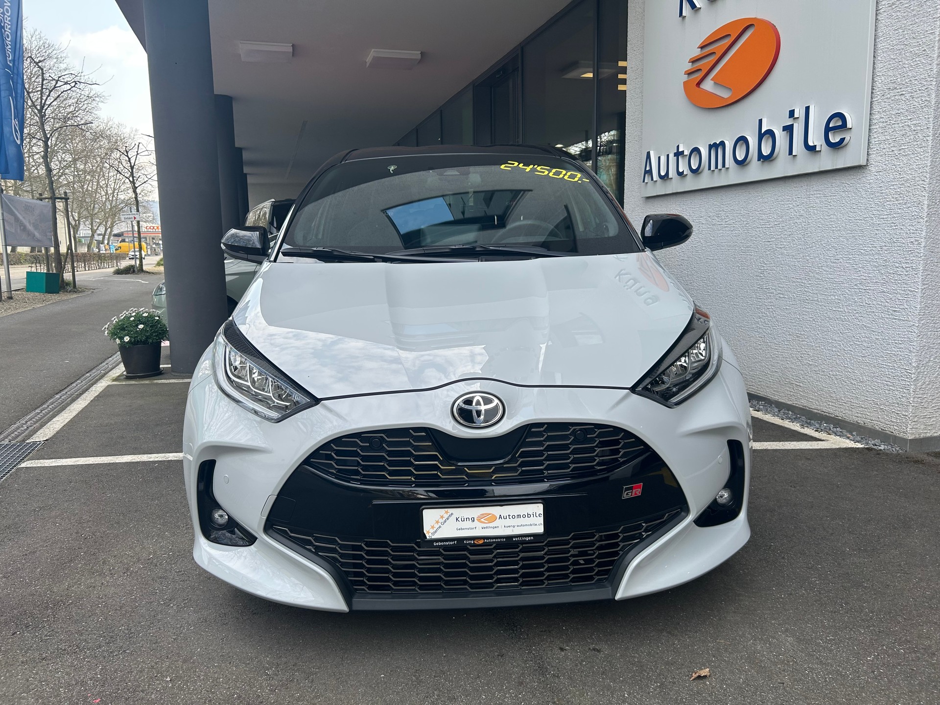 TOYOTA Yaris 1.5 GR Sport e-CVT-image-14