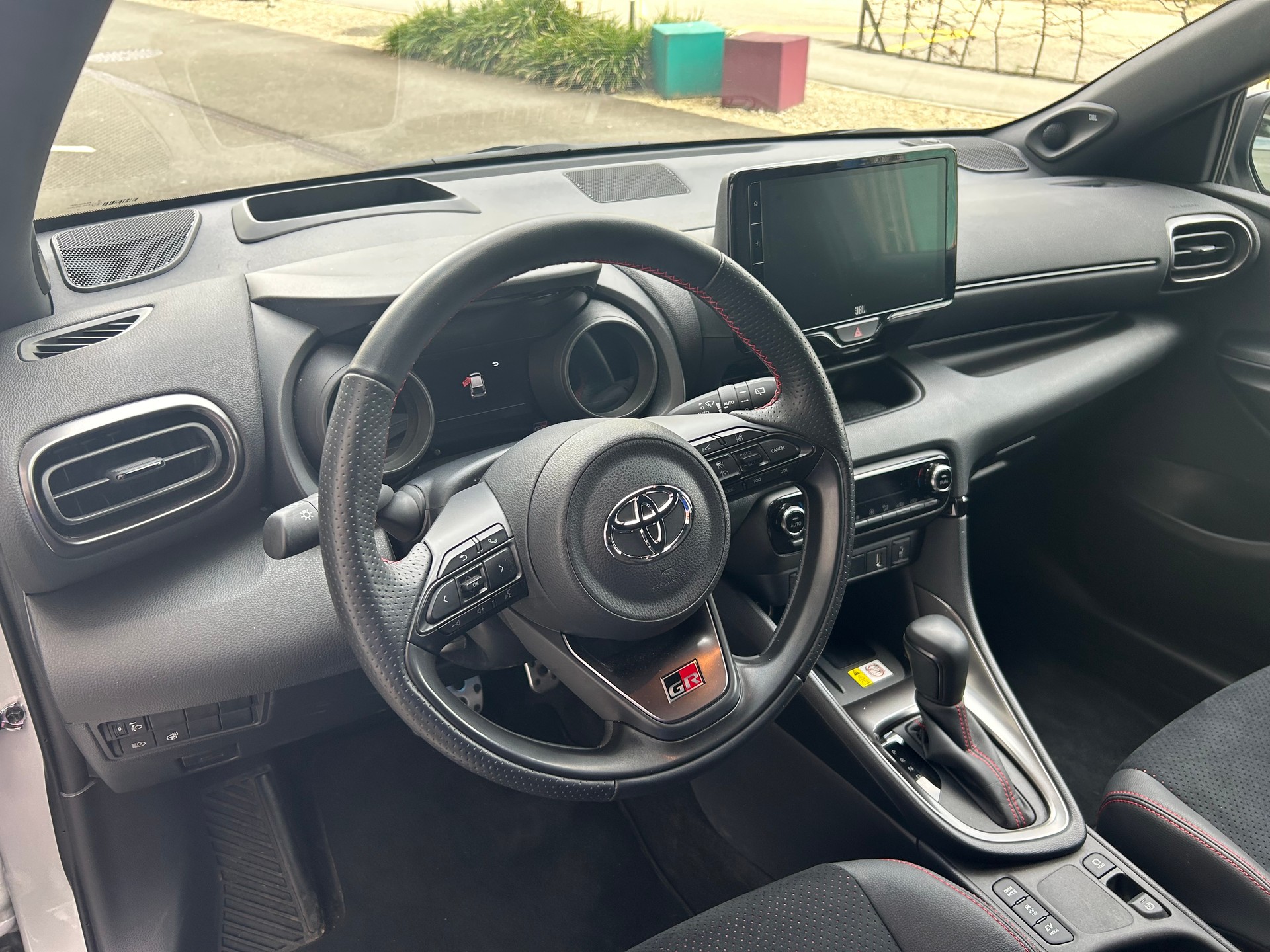 TOYOTA Yaris 1.5 GR Sport e-CVT-image-11
