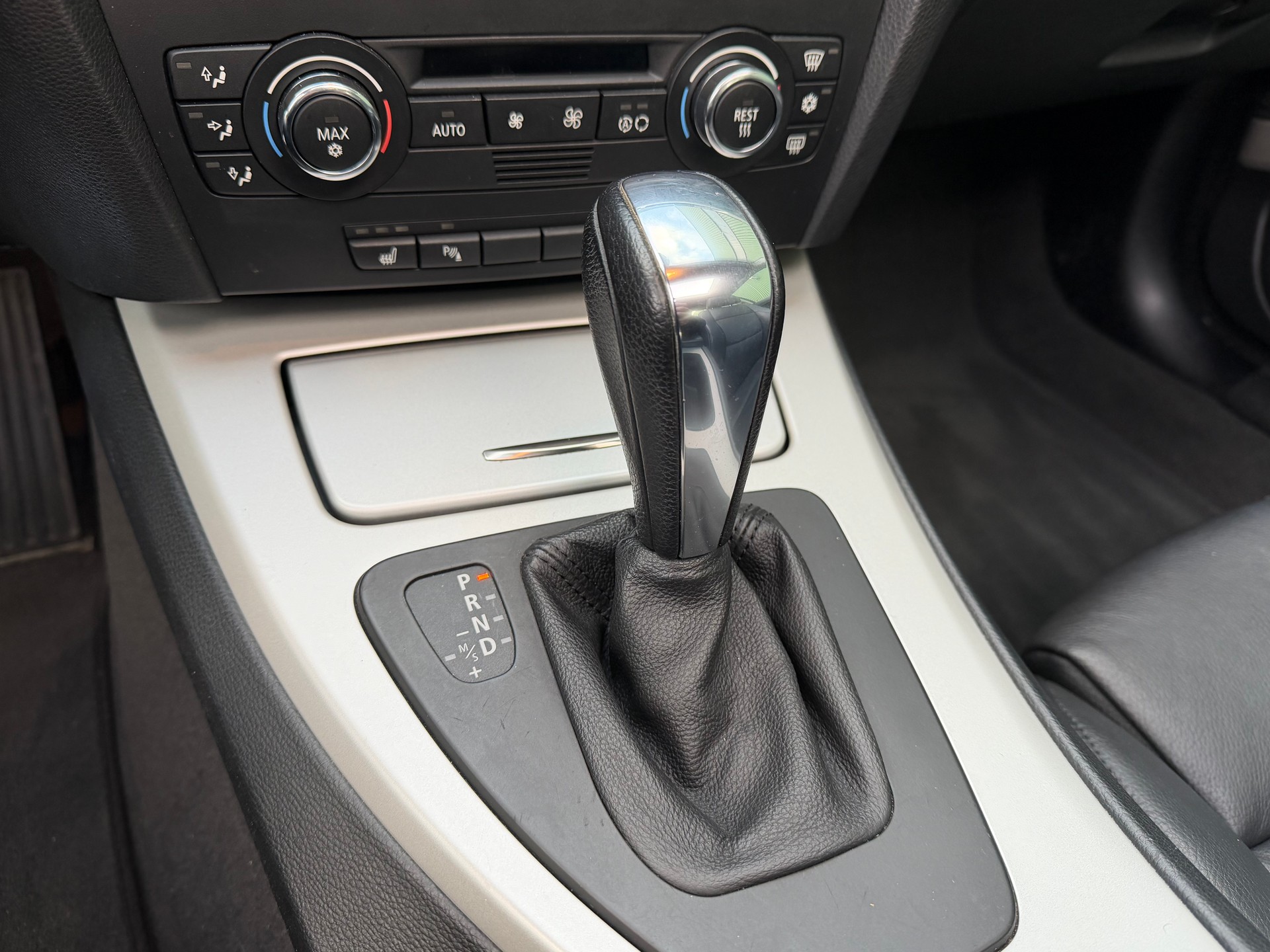 BMW 320i Coupé Steptronic-image-15