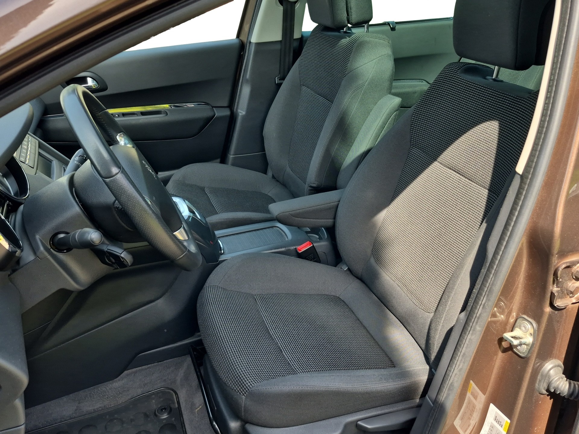 PEUGEOT 5008 1.6 16V T Active Tiptronic 7-Plätzer-image-9