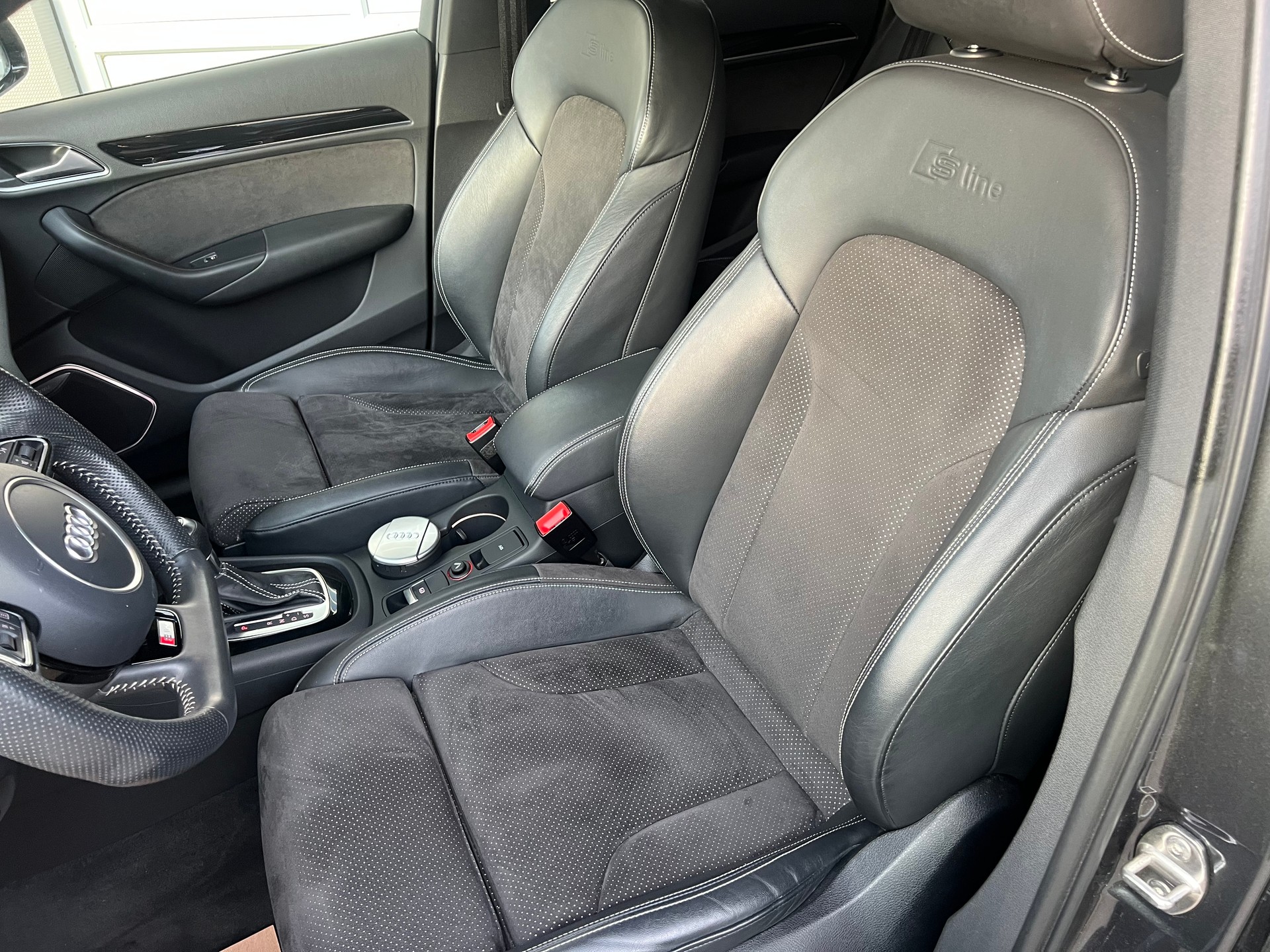 AUDI Q3 2.0 TDI sport S-Line 4x4 S-tronic *** Navigation * Teilleder * AHK 2000 kg. * frisch ab MFK * 1 Jahr Garantie möglich **-image-14