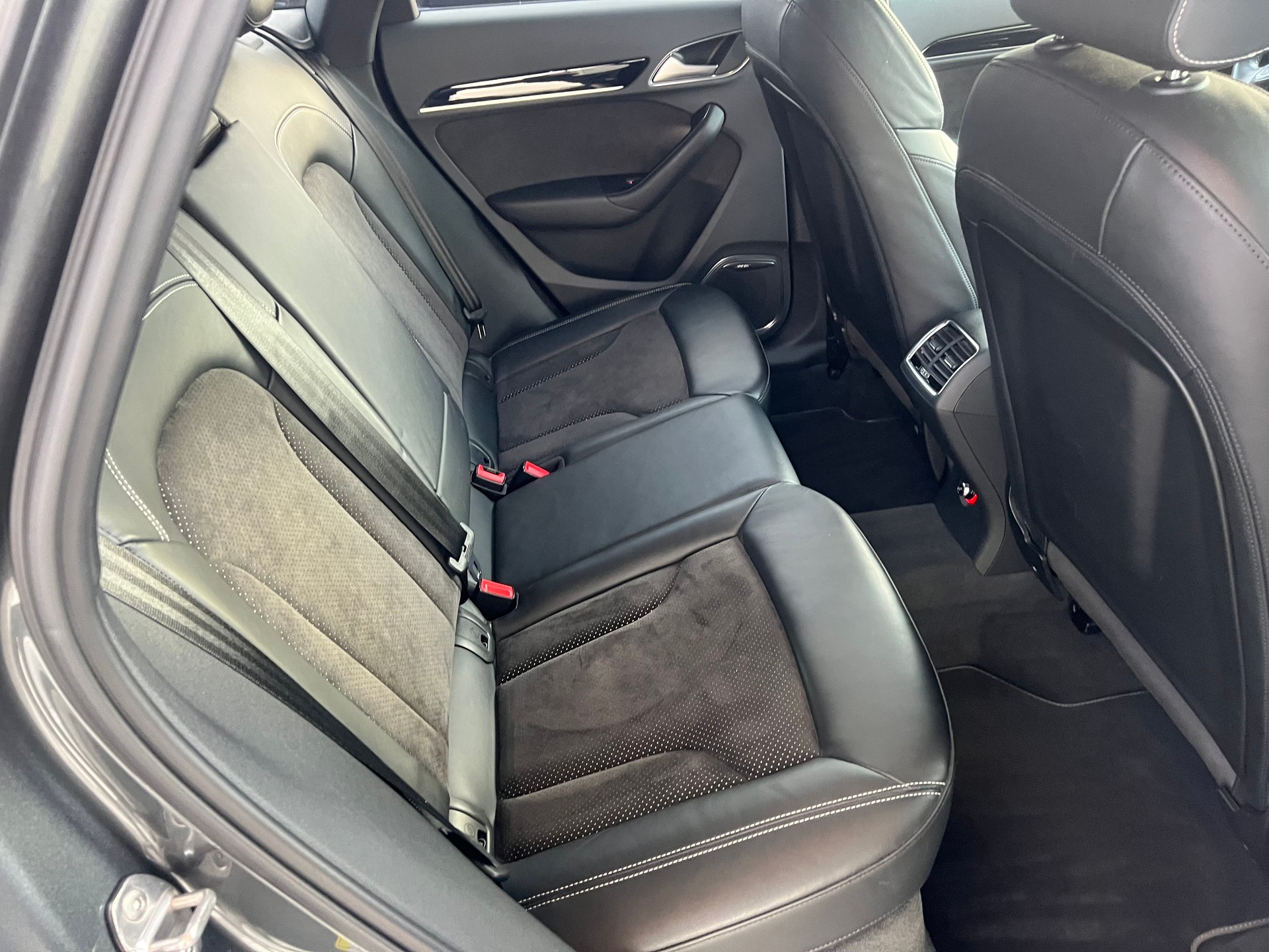 AUDI Q3 2.0 TDI sport S-Line 4x4 S-tronic *** Navigation * Teilleder * AHK 2000 kg. * frisch ab MFK * 1 Jahr Garantie möglich **-image-10