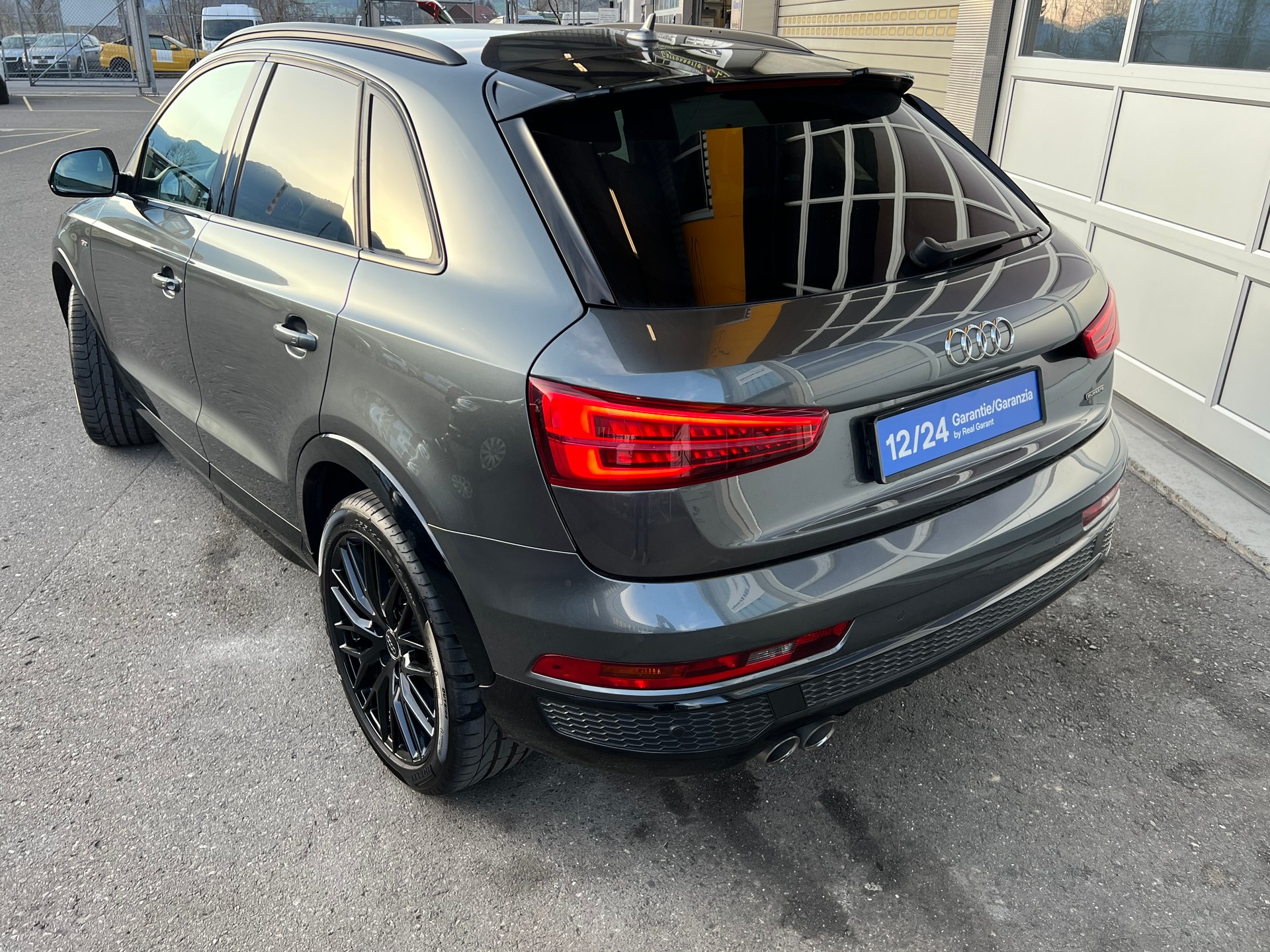AUDI Q3 2.0 TDI sport S-Line 4x4 S-tronic *** Navigation * Teilleder * AHK 2000 kg. * frisch ab MFK * 1 Jahr Garantie möglich **-showroom-element-2