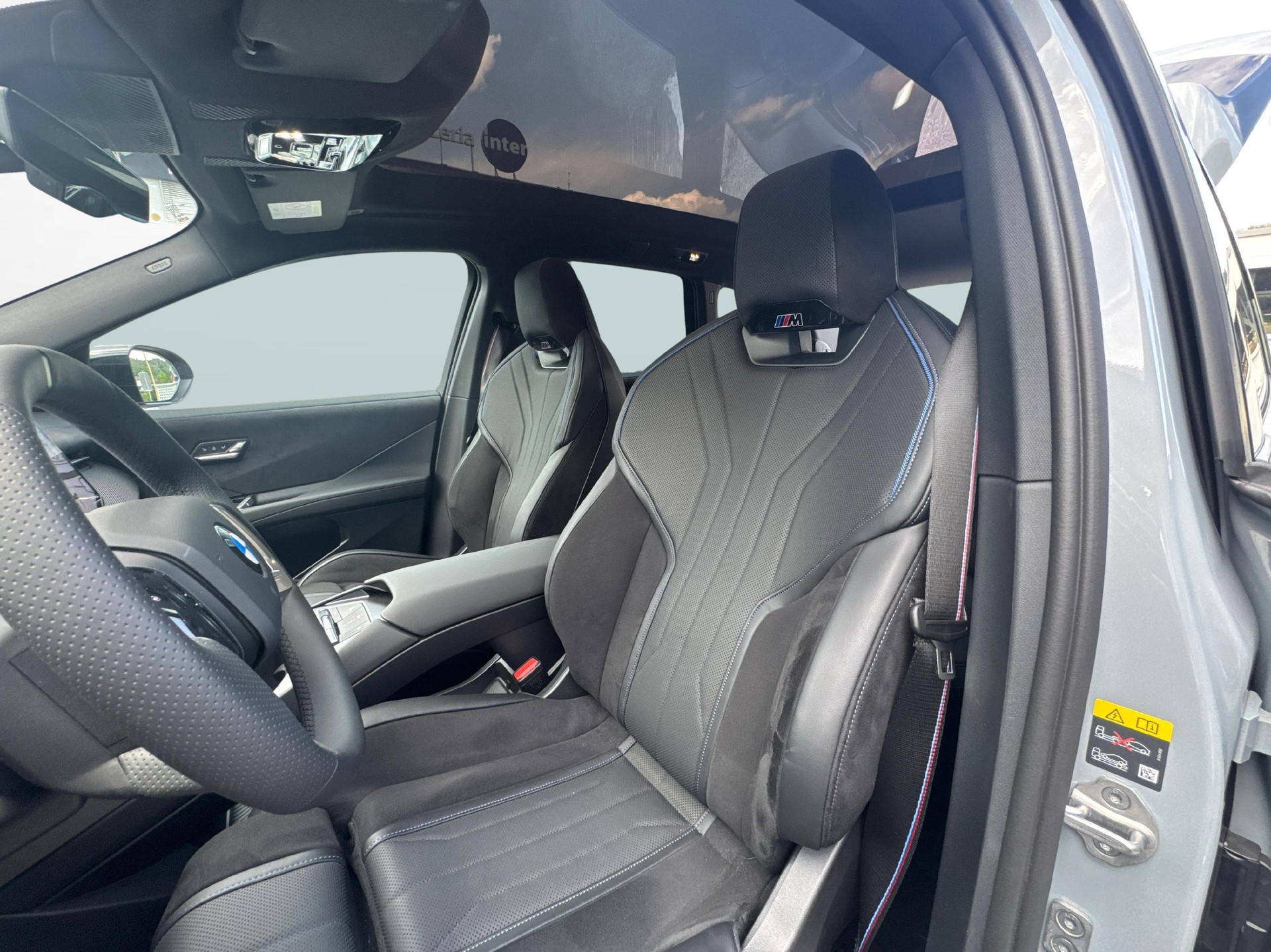 BMW iX3 50 xDrive-image-11