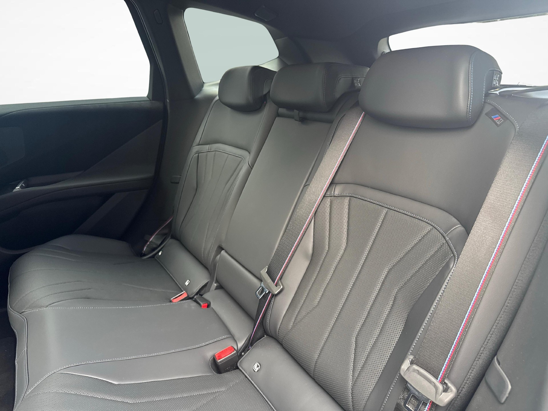 BMW iX3 50 xDrive-image-17