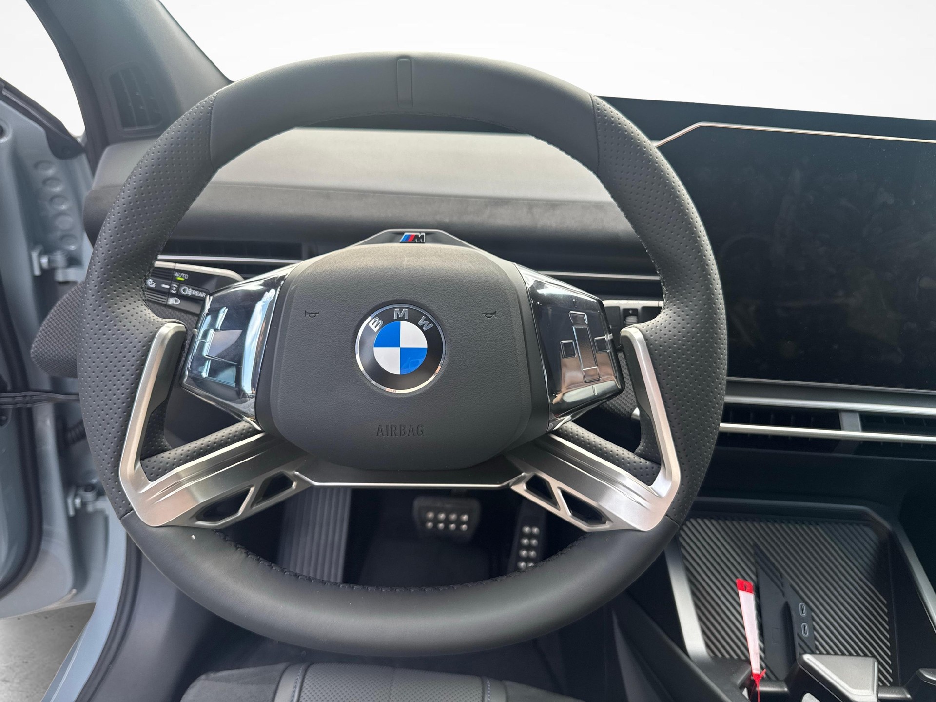 BMW iX3 50 xDrive-image-14