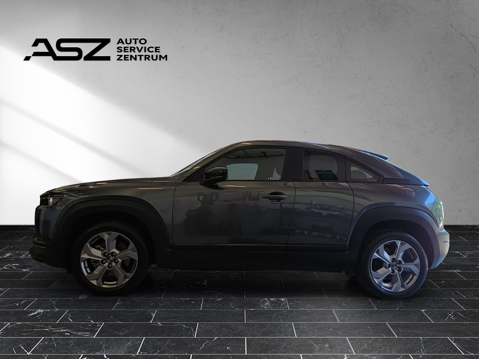 MAZDA MX-30 e-Skyactiv Ambition Plus-image-1