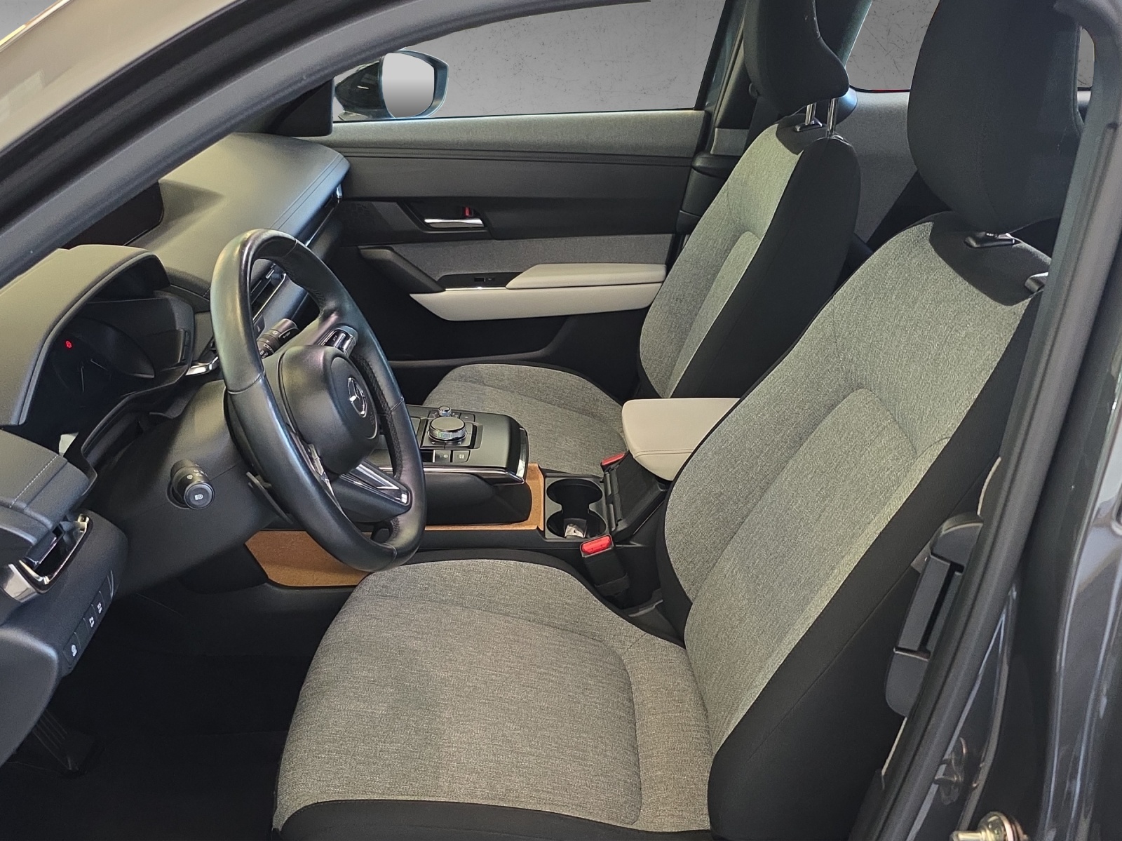 MAZDA MX-30 e-Skyactiv Ambition Plus-image-12