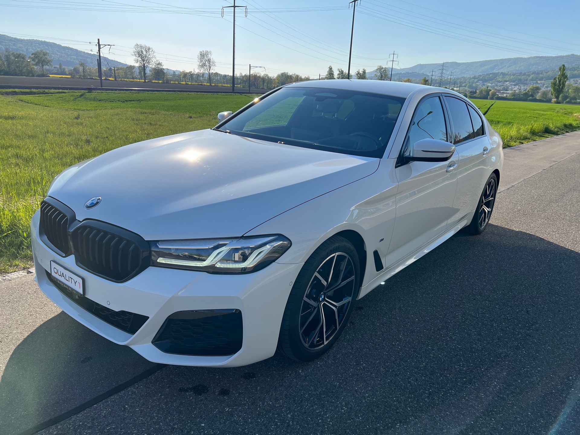 BMW 520d xDrive 48V- M Sport - Steptronic- 360°-Kamera-showroom-element-1