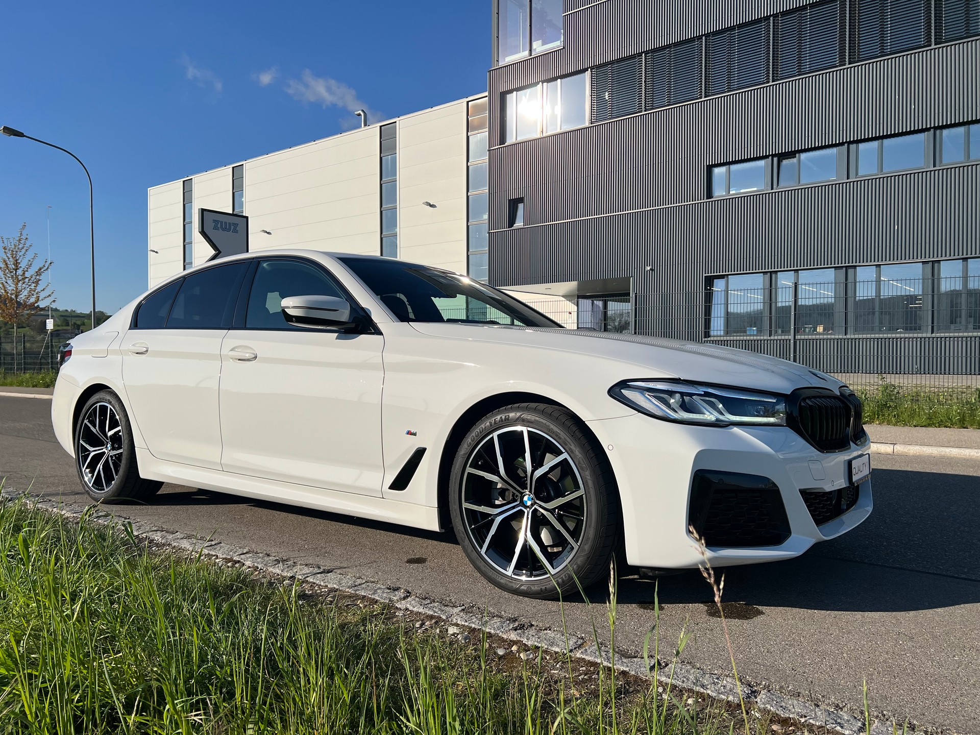 BMW 520d xDrive 48V- M Sport - Steptronic- 360°-Kamera-image-7
