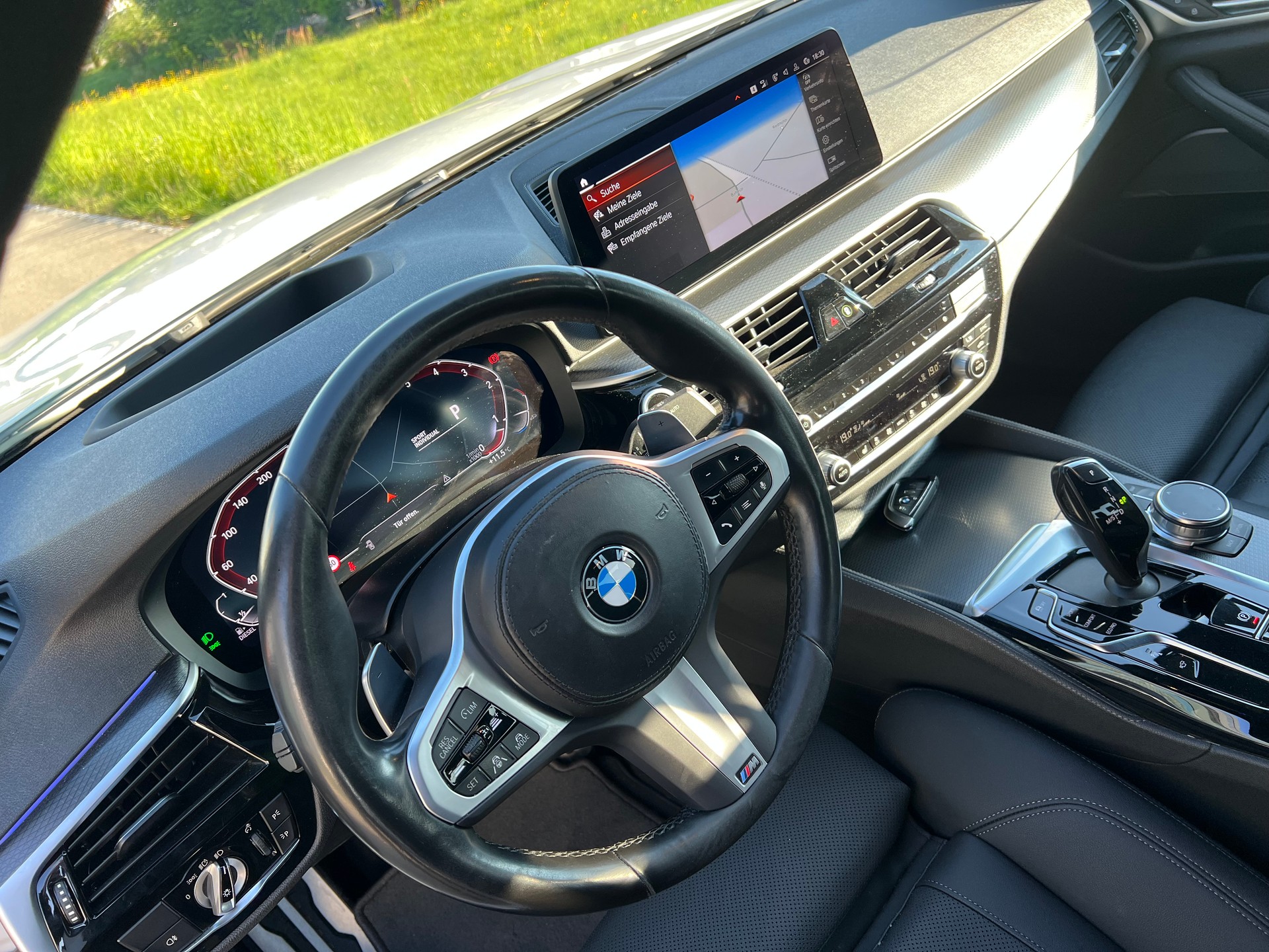 BMW 520d xDrive 48V- M Sport - Steptronic- 360°-Kamera-image-18