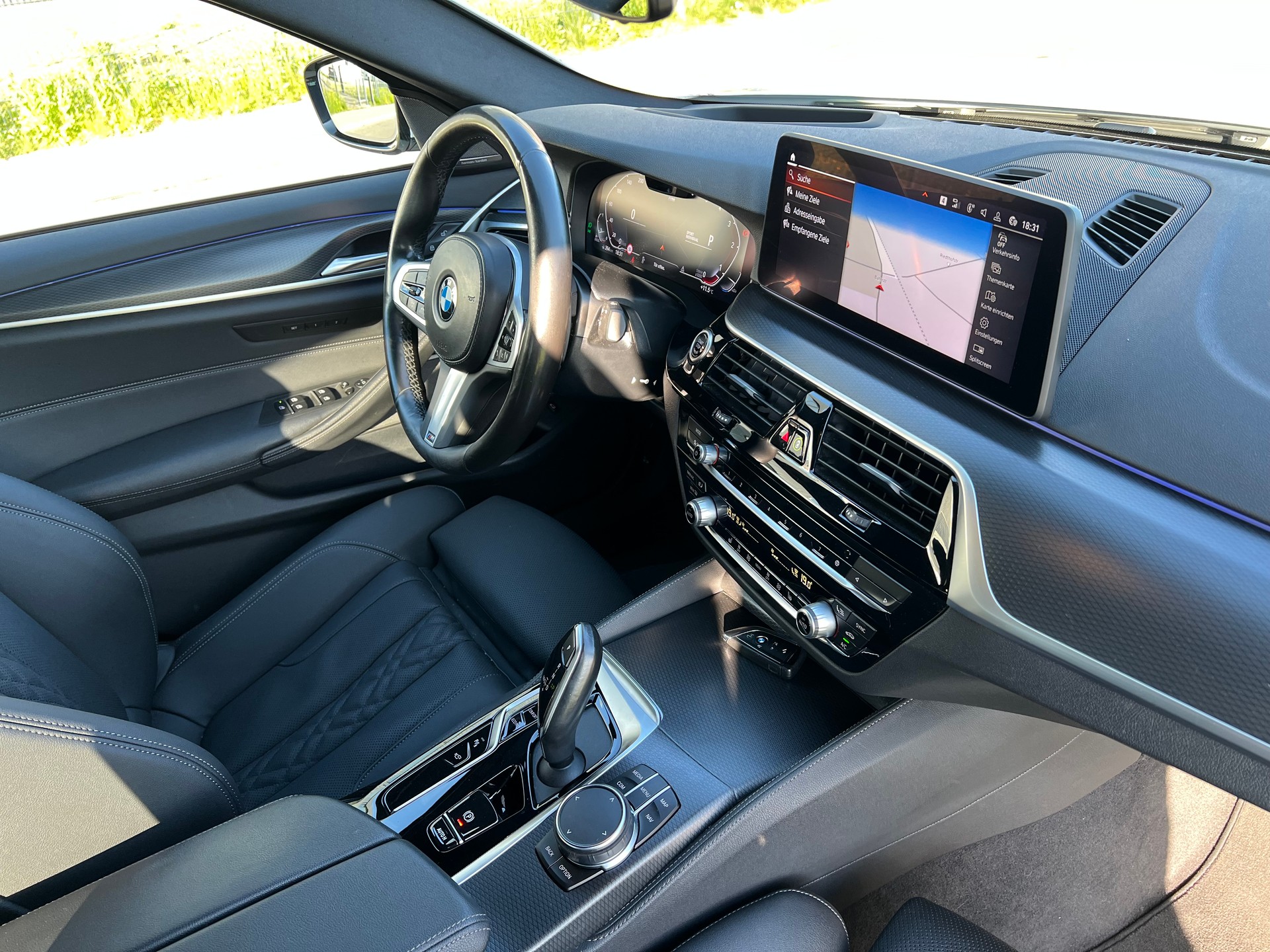 BMW 520d xDrive 48V- M Sport - Steptronic- 360°-Kamera-image-17
