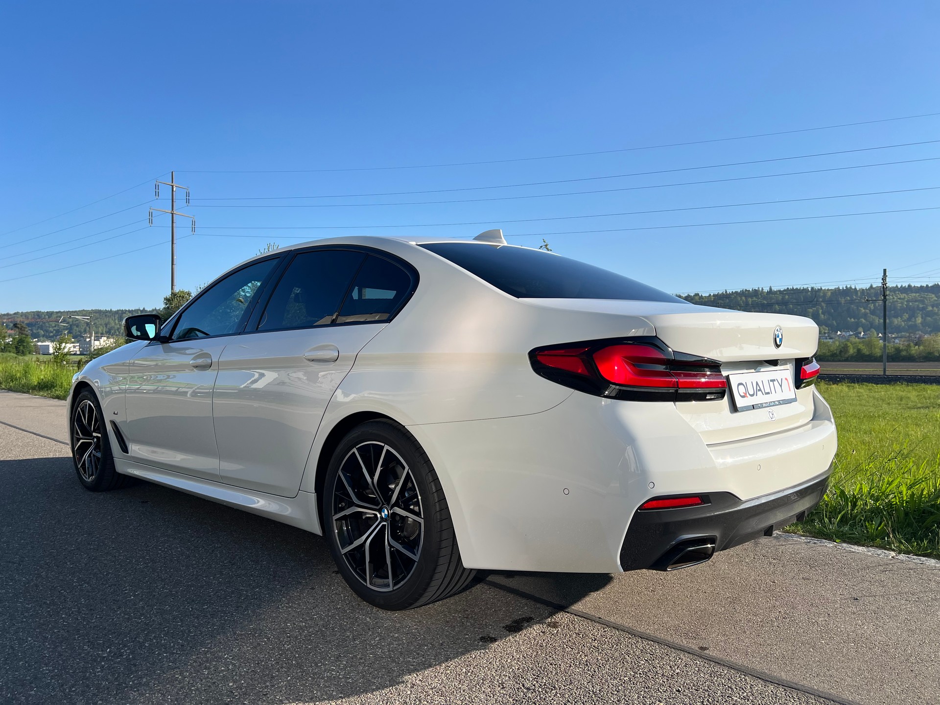 BMW 520d xDrive 48V- M Sport - Steptronic- 360°-Kamera-image-11