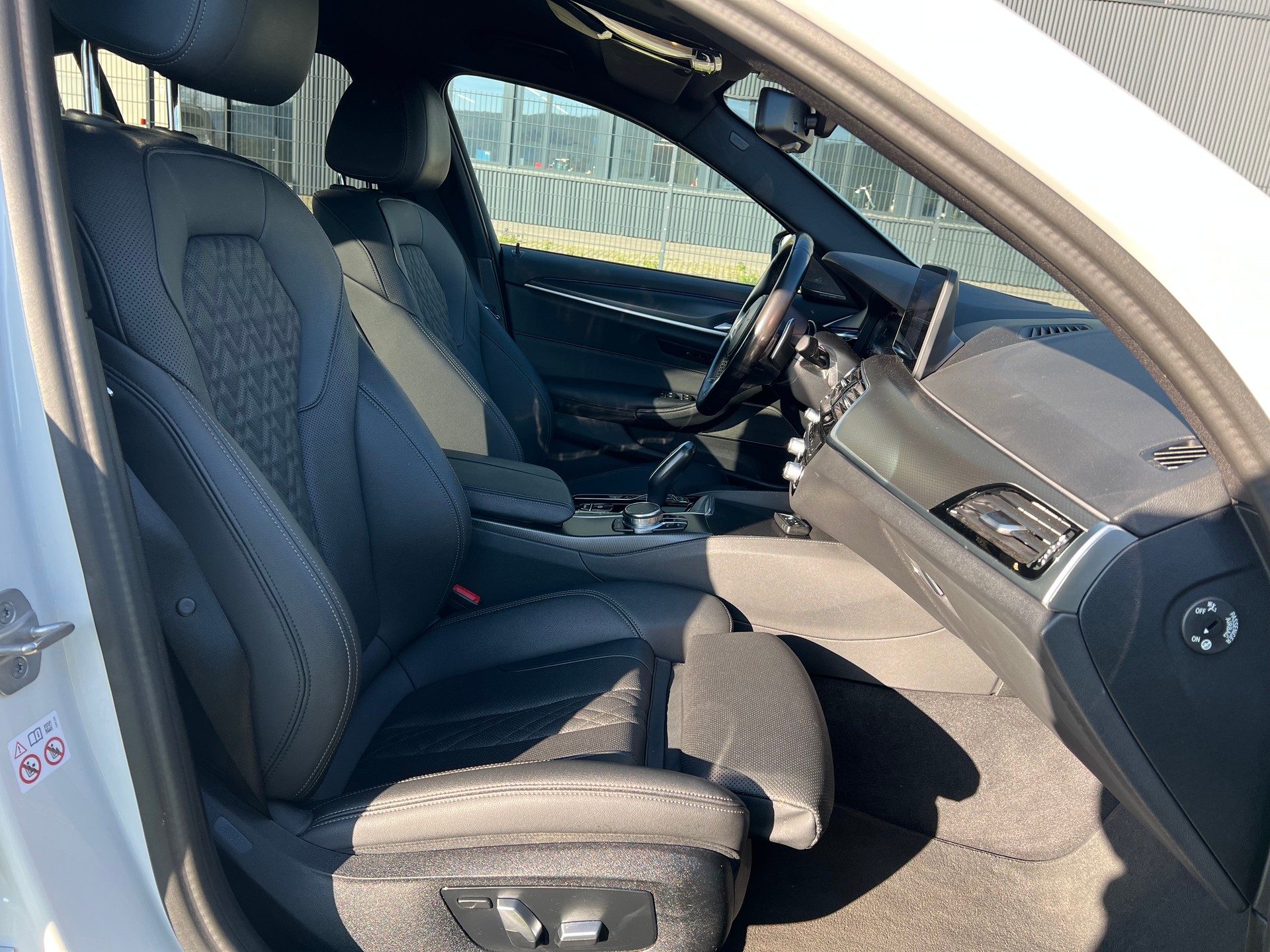 BMW 520d xDrive 48V- M Sport - Steptronic- 360°-Kamera-image-24