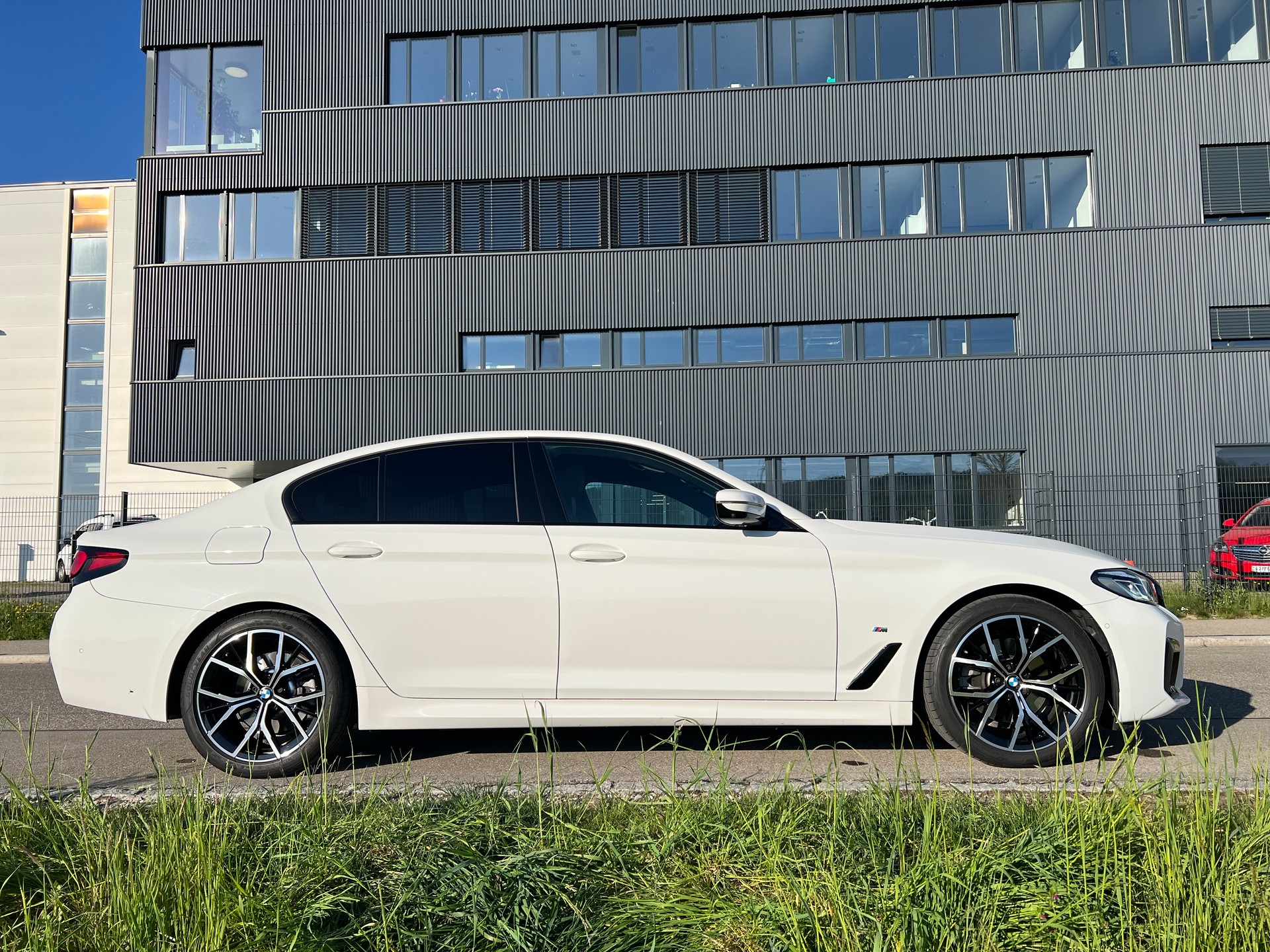 BMW 520d xDrive 48V- M Sport - Steptronic- 360°-Kamera-image-14