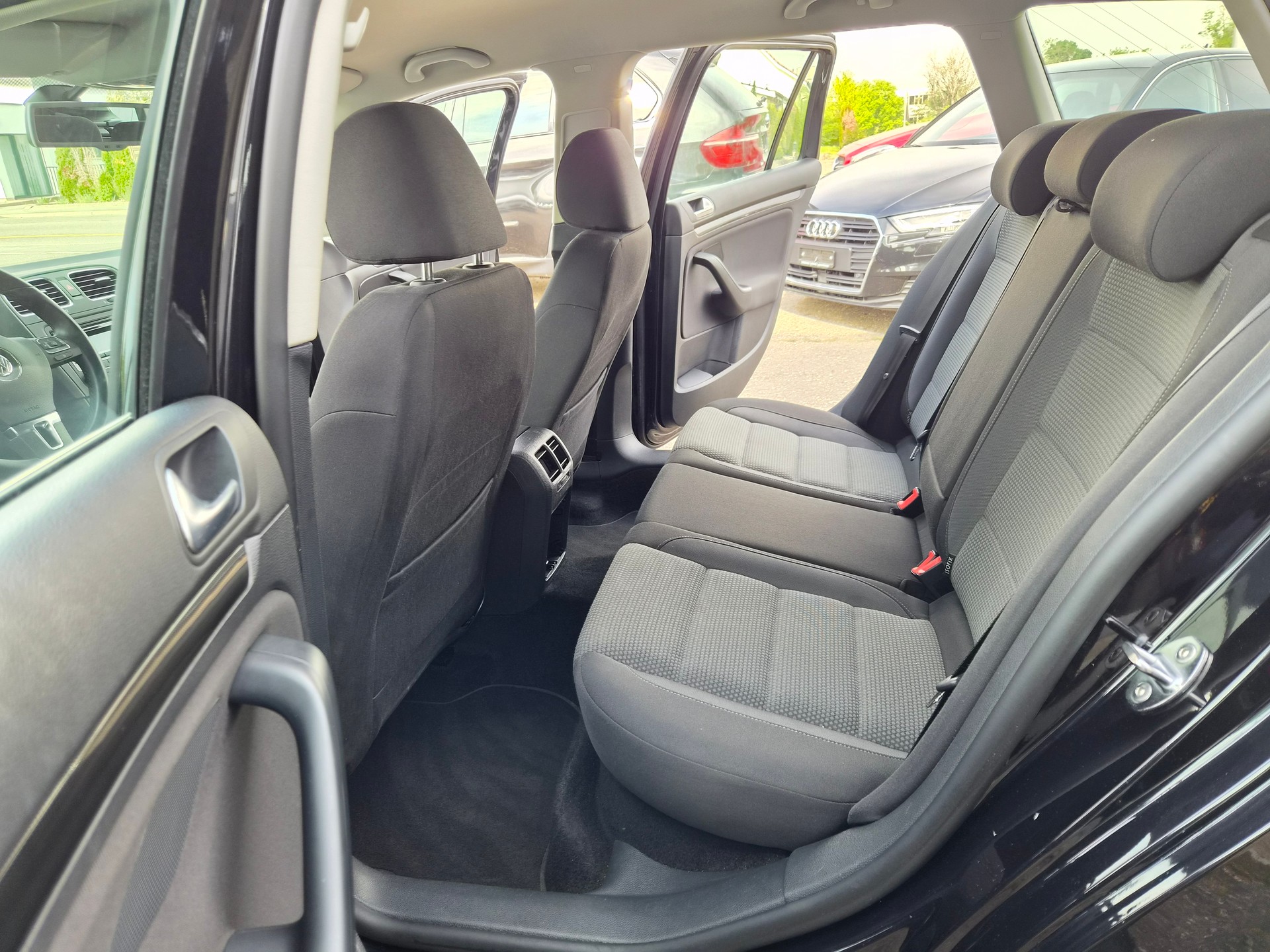 VW Golf Variant 1.6 TDI BMT Comfortline-image-8