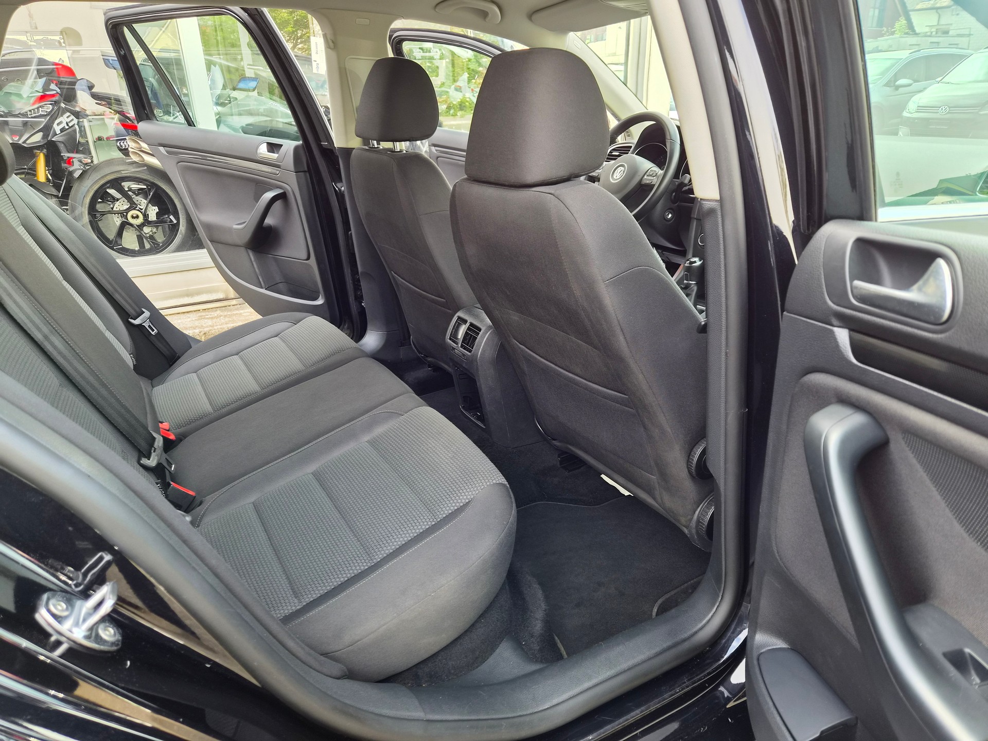 VW Golf Variant 1.6 TDI BMT Comfortline-image-10