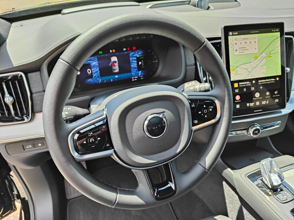 VOLVO XC90 2.0 T8 TE Black Edition eAWD-image-7