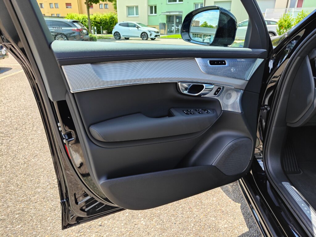 VOLVO XC90 2.0 T8 TE Black Edition eAWD-image-13