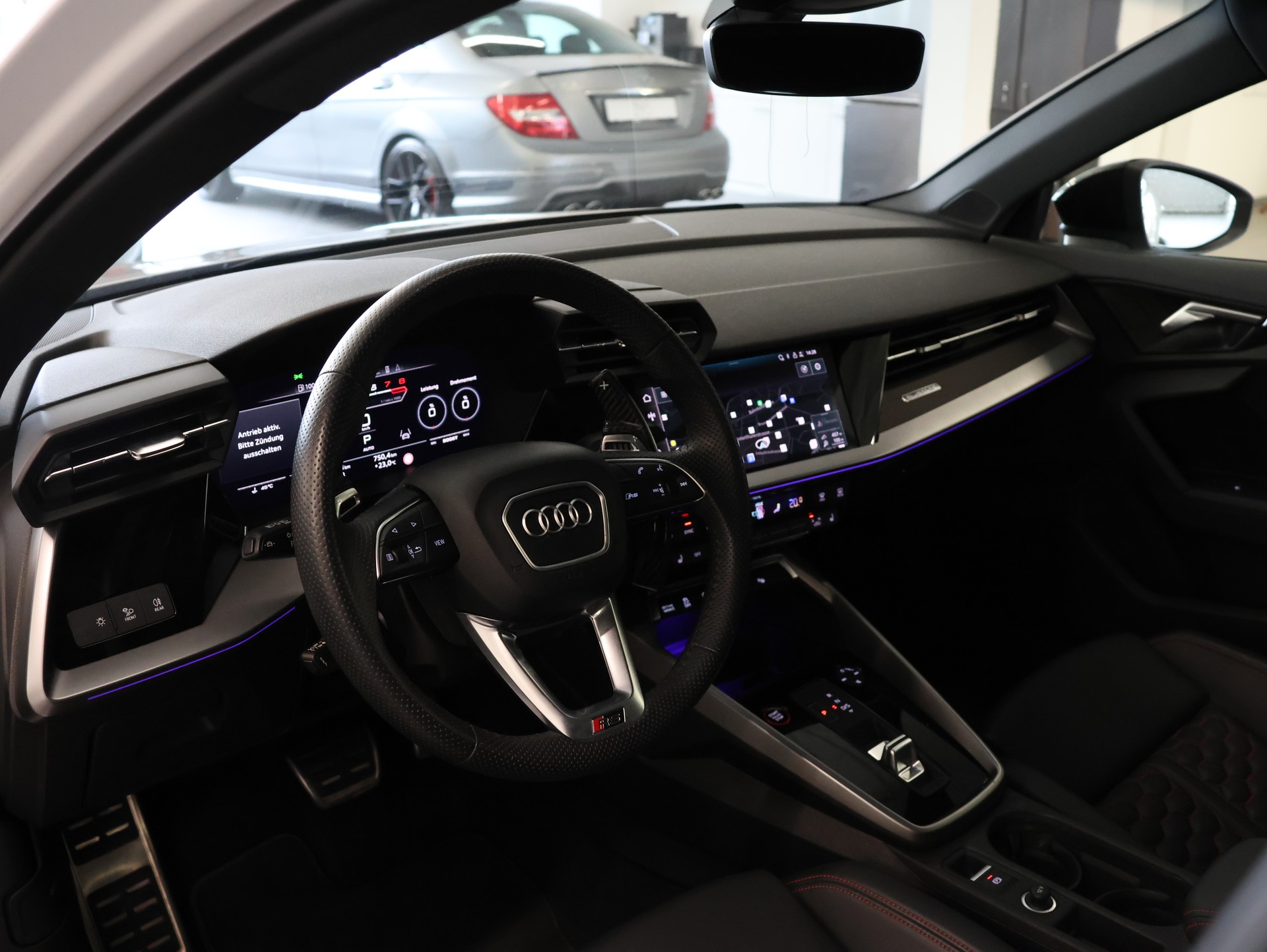 AUDI RS3 Limousine 2.5 TSI quattro S-tronic *Panorama*Matrix-LED*Ambientebeleuchtung*-image-18
