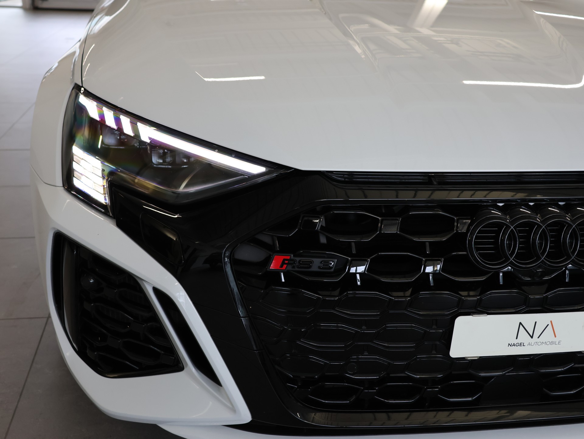 AUDI RS3 Limousine 2.5 TSI quattro S-tronic *Panorama*Matrix-LED*Ambientebeleuchtung*-image-8