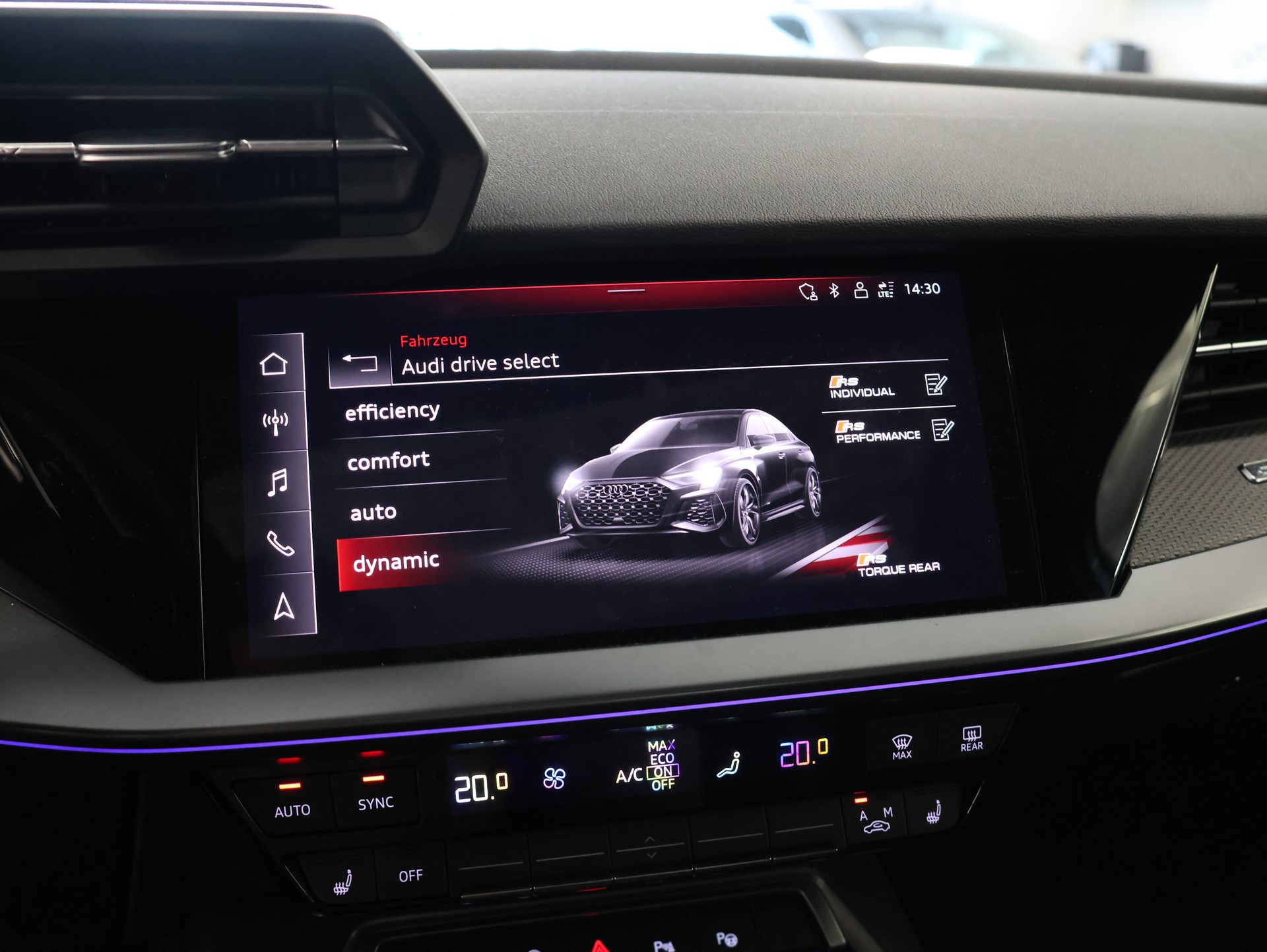 AUDI RS3 Limousine 2.5 TSI quattro S-tronic *Panorama*Matrix-LED*Ambientebeleuchtung*-image-21