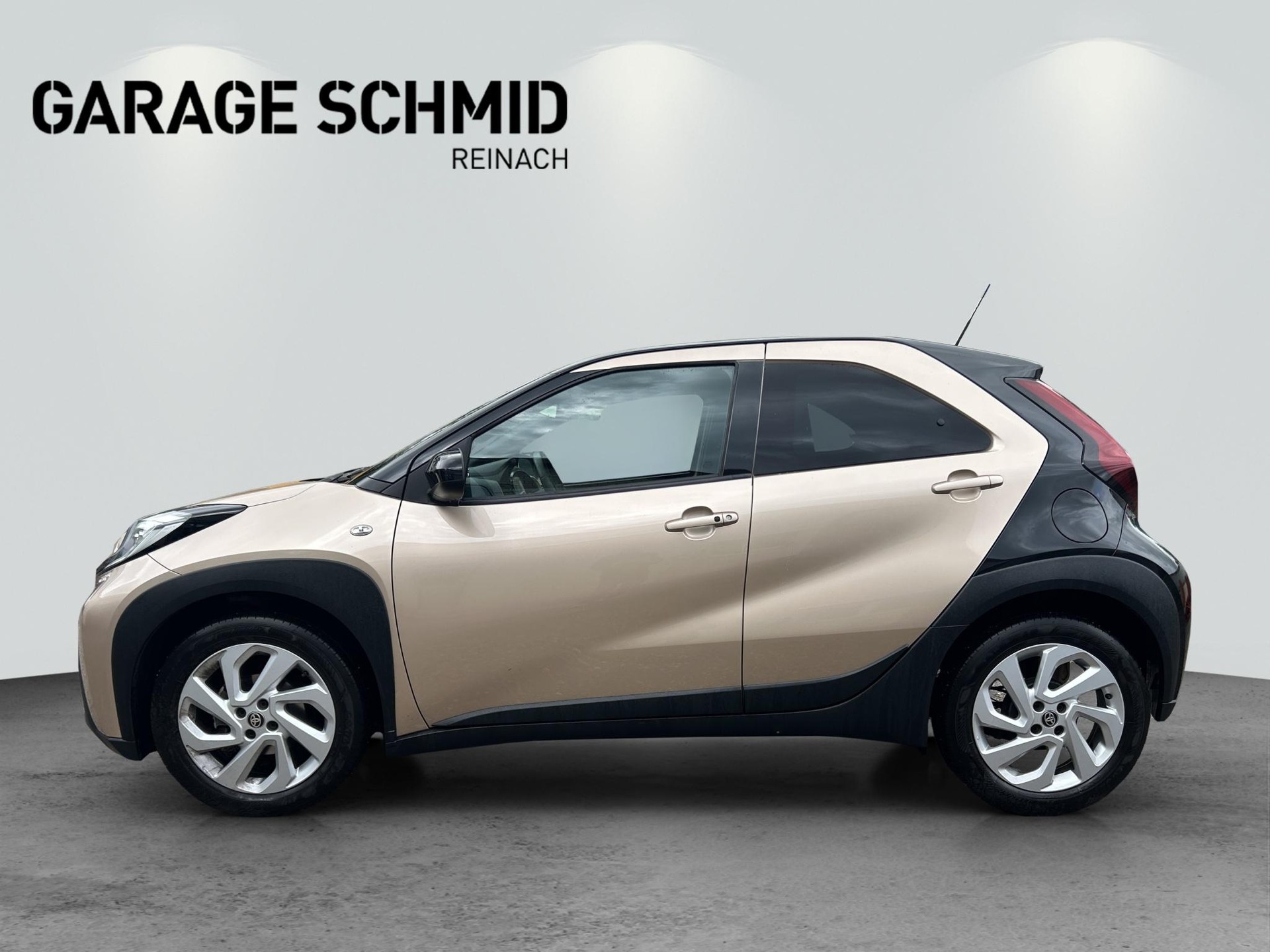 TOYOTA Aygo X 1.0 VVT-i Trend-showroom-element-3